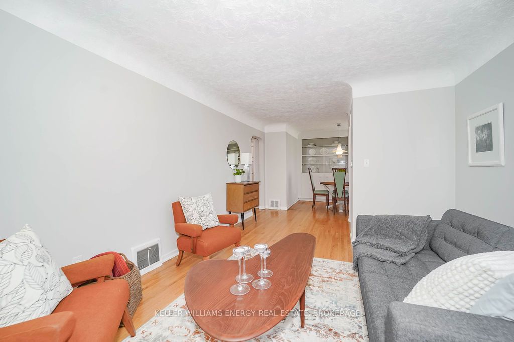 71 Pontiac Avenue