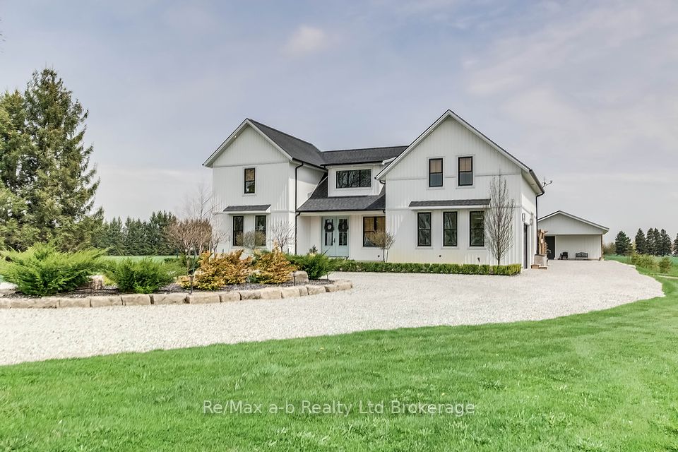 3246 Swimming Pool