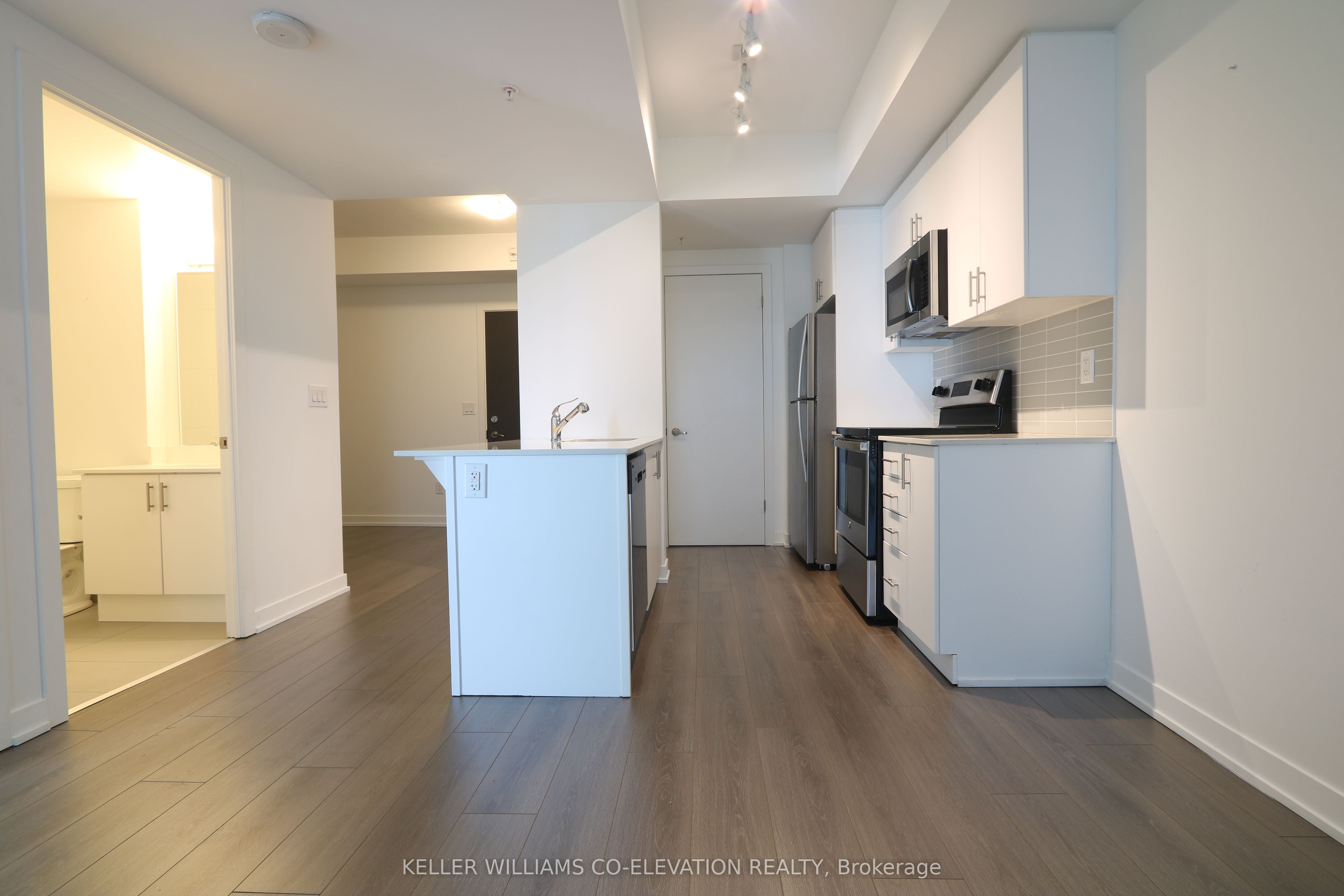 550 North Service Road, #814