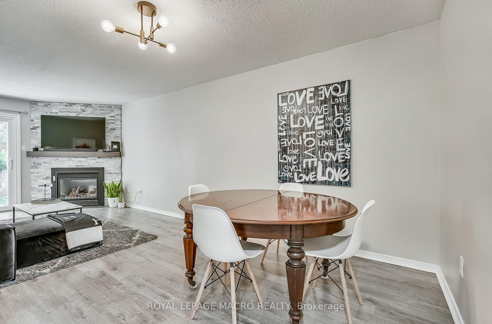 4 Bedrooms Condo at 2055 Walkers, Burlington For sale