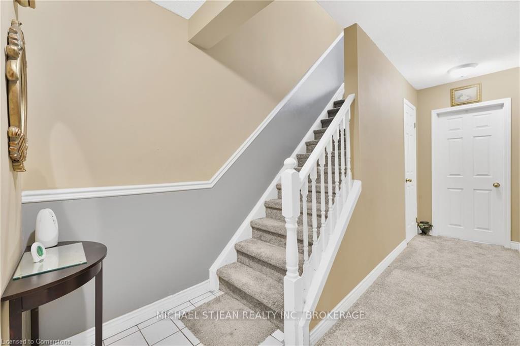 3 Bedrooms Condo at 985 Limeridge,  Hamilton For sale