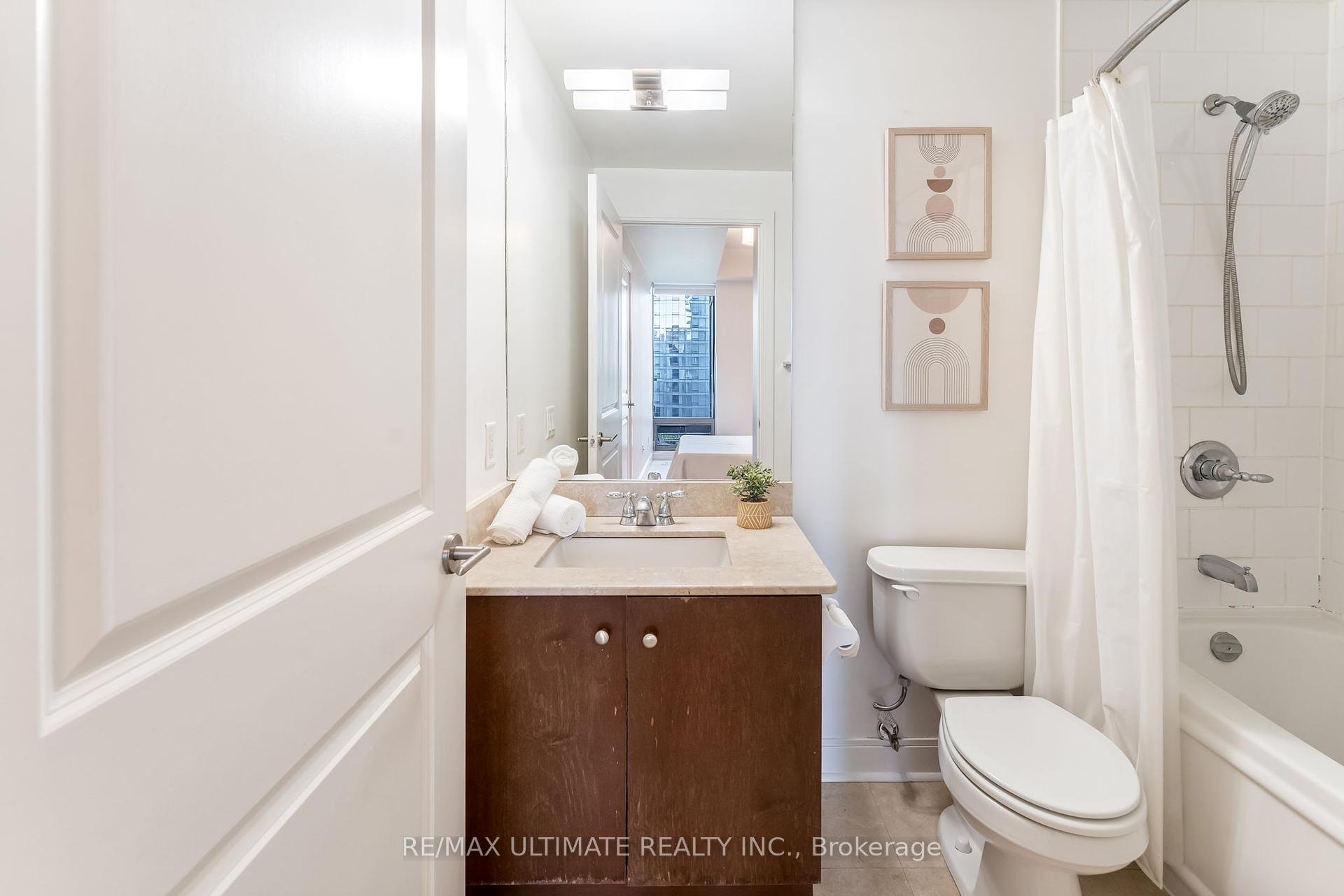 2 Bedrooms Condo at 18 Yorkville, Toronto For sale