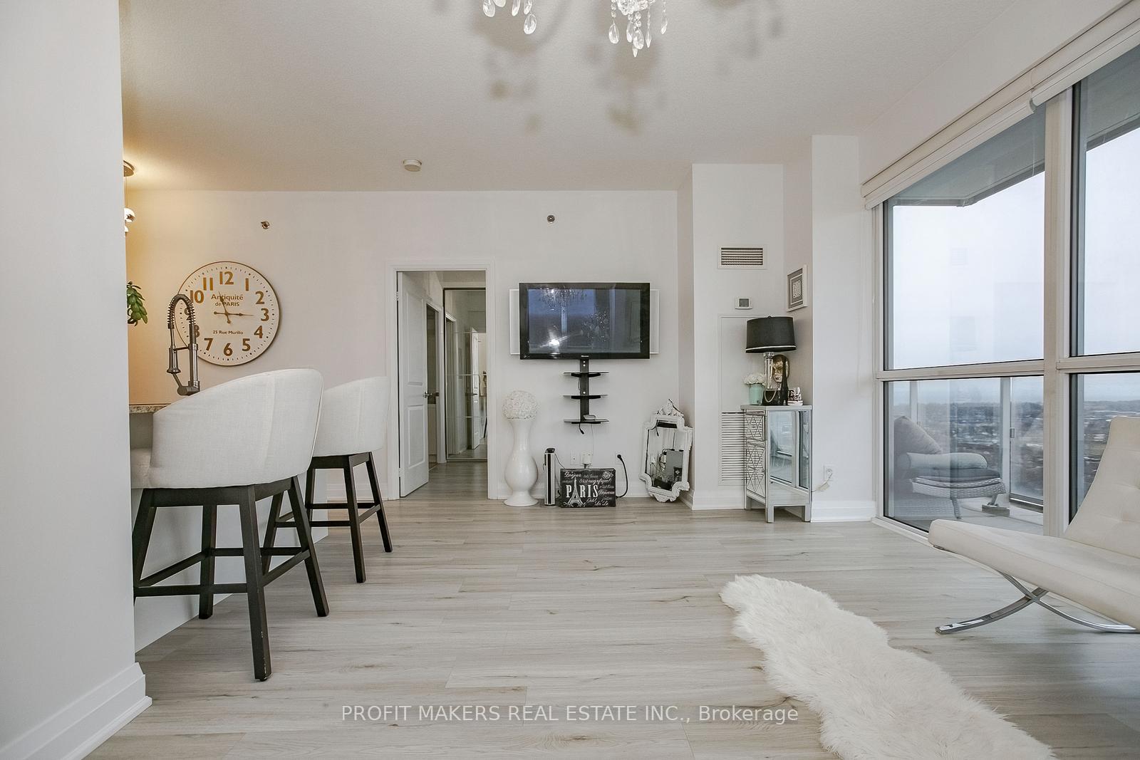 3 Bedrooms Condo at 65 Speers, Oakville For sale