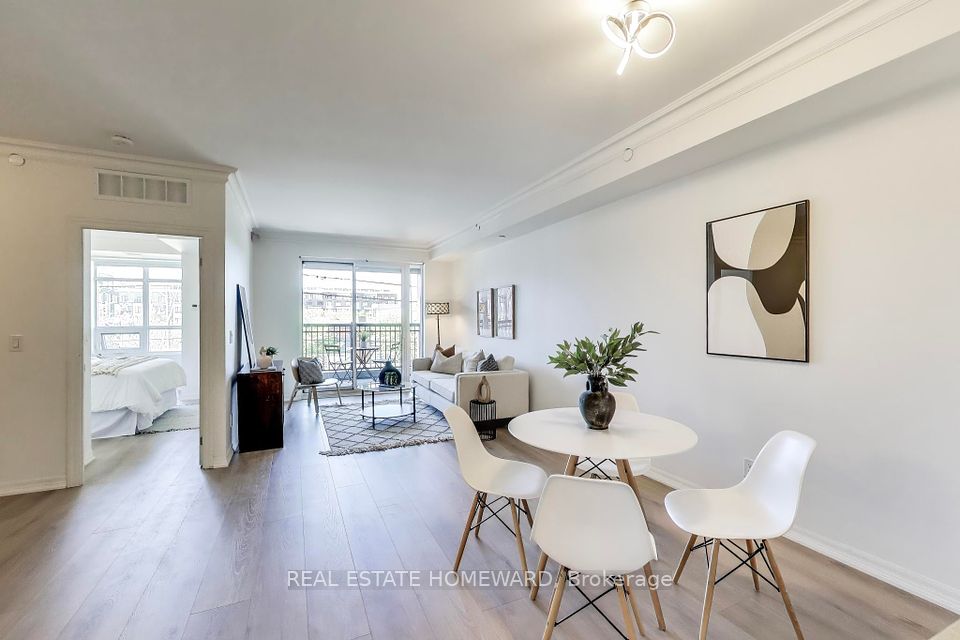 3563 Lake Shore