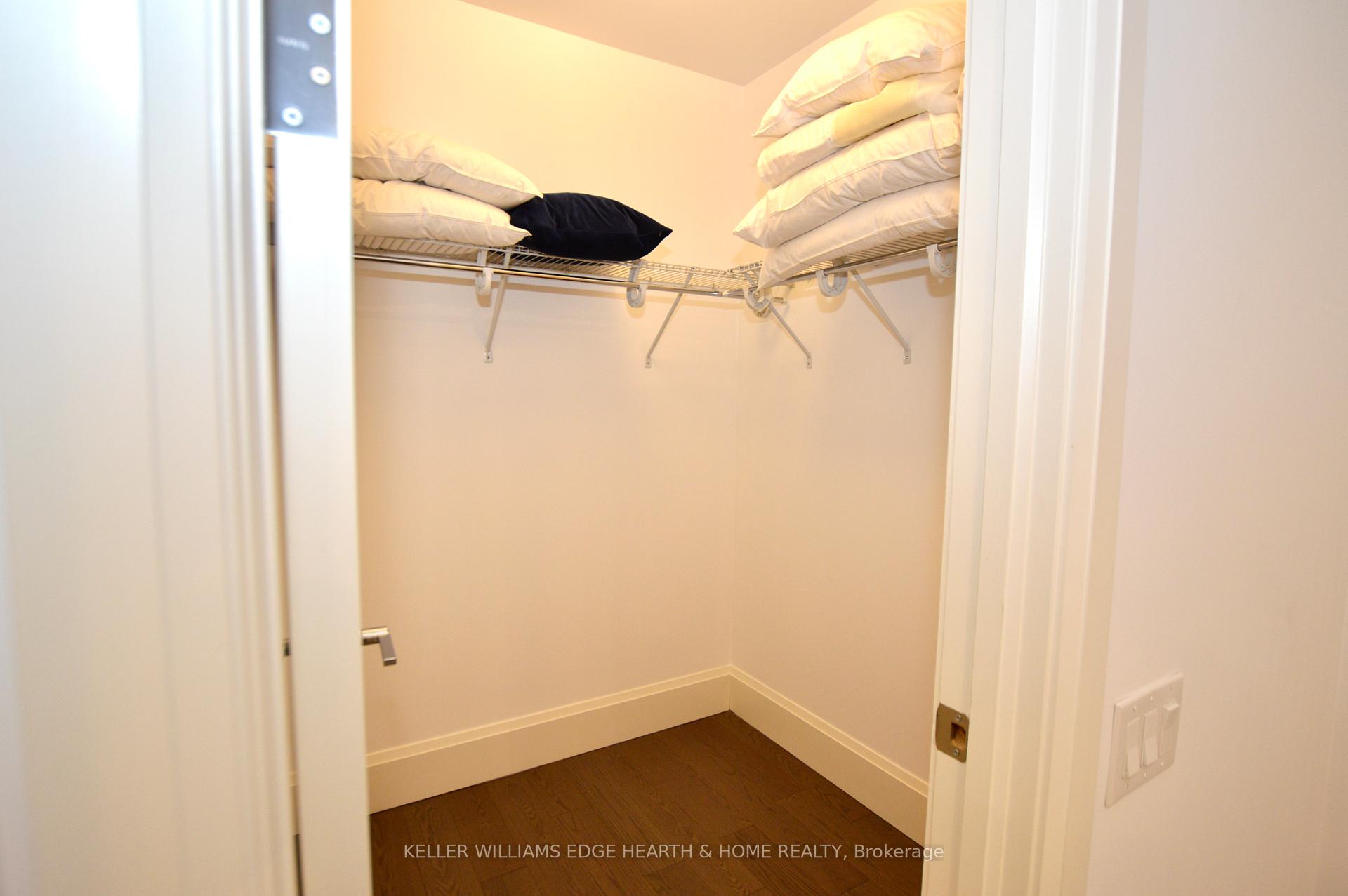 2 Bedrooms Condo at 112 King,  Hamilton For sale