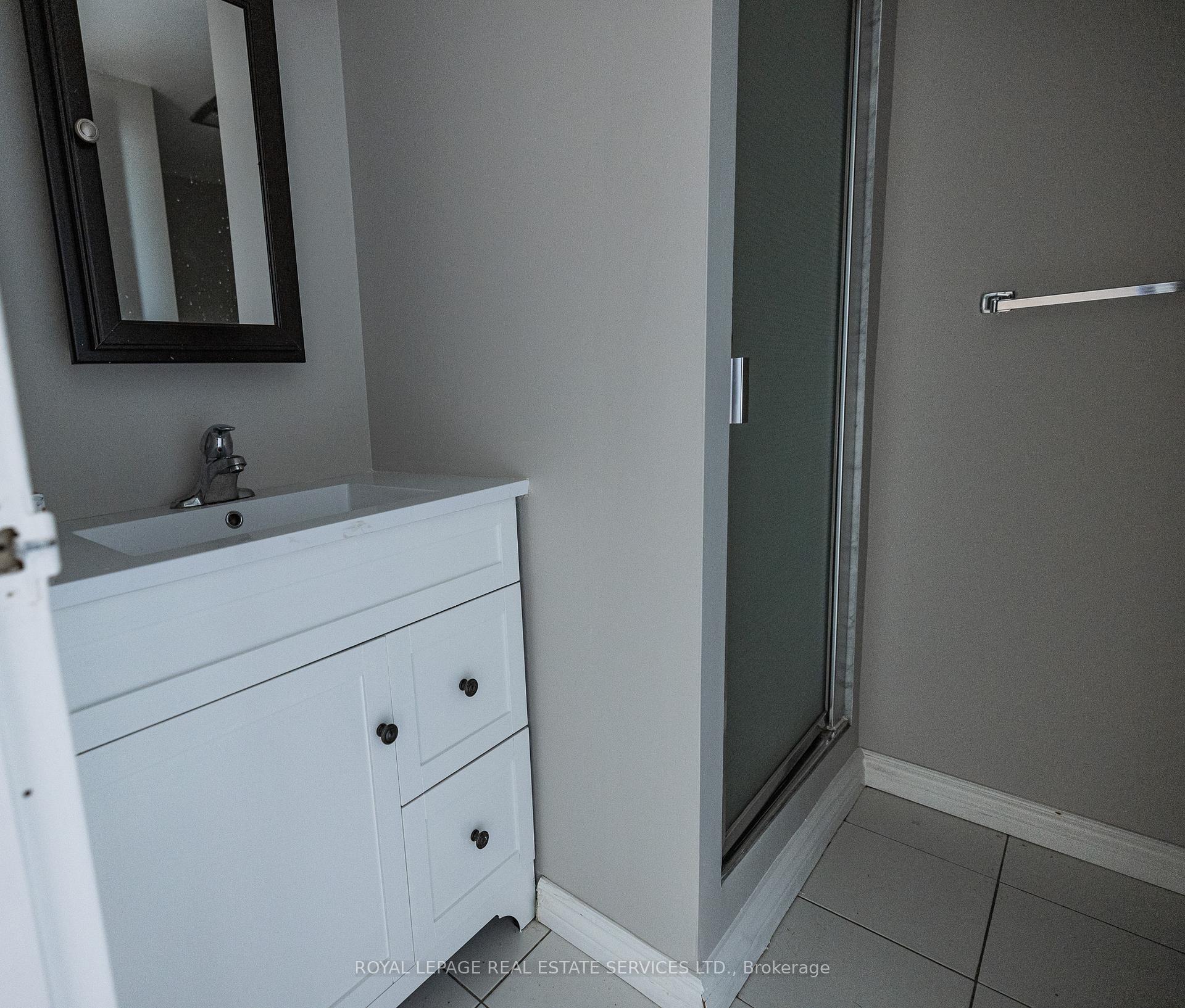 3 Bedrooms Condo at 966 Inverhouse,  Mississauga For sale