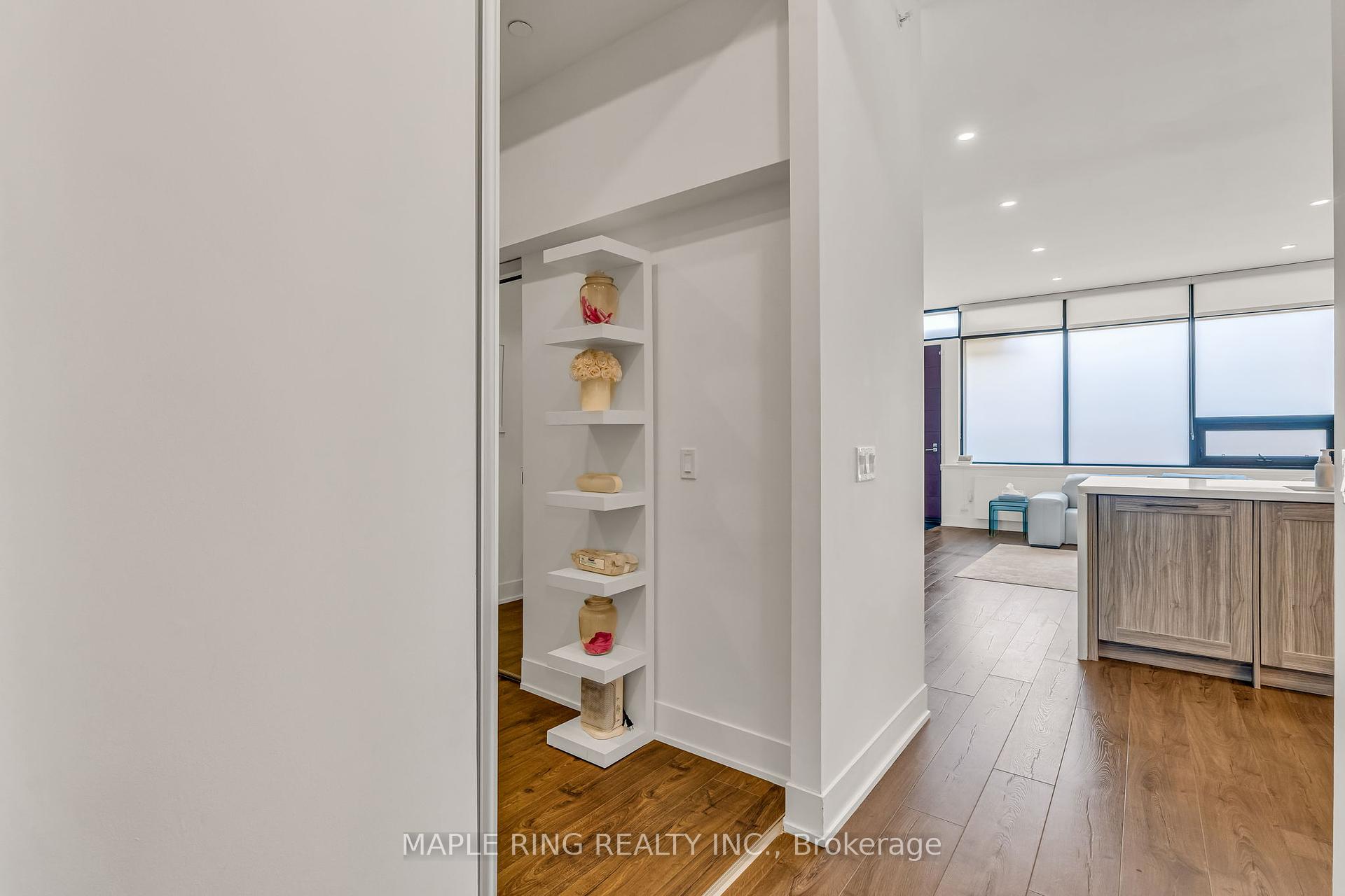 3 Bedrooms Condo at 2908 Highway 7, Vaughan For sale