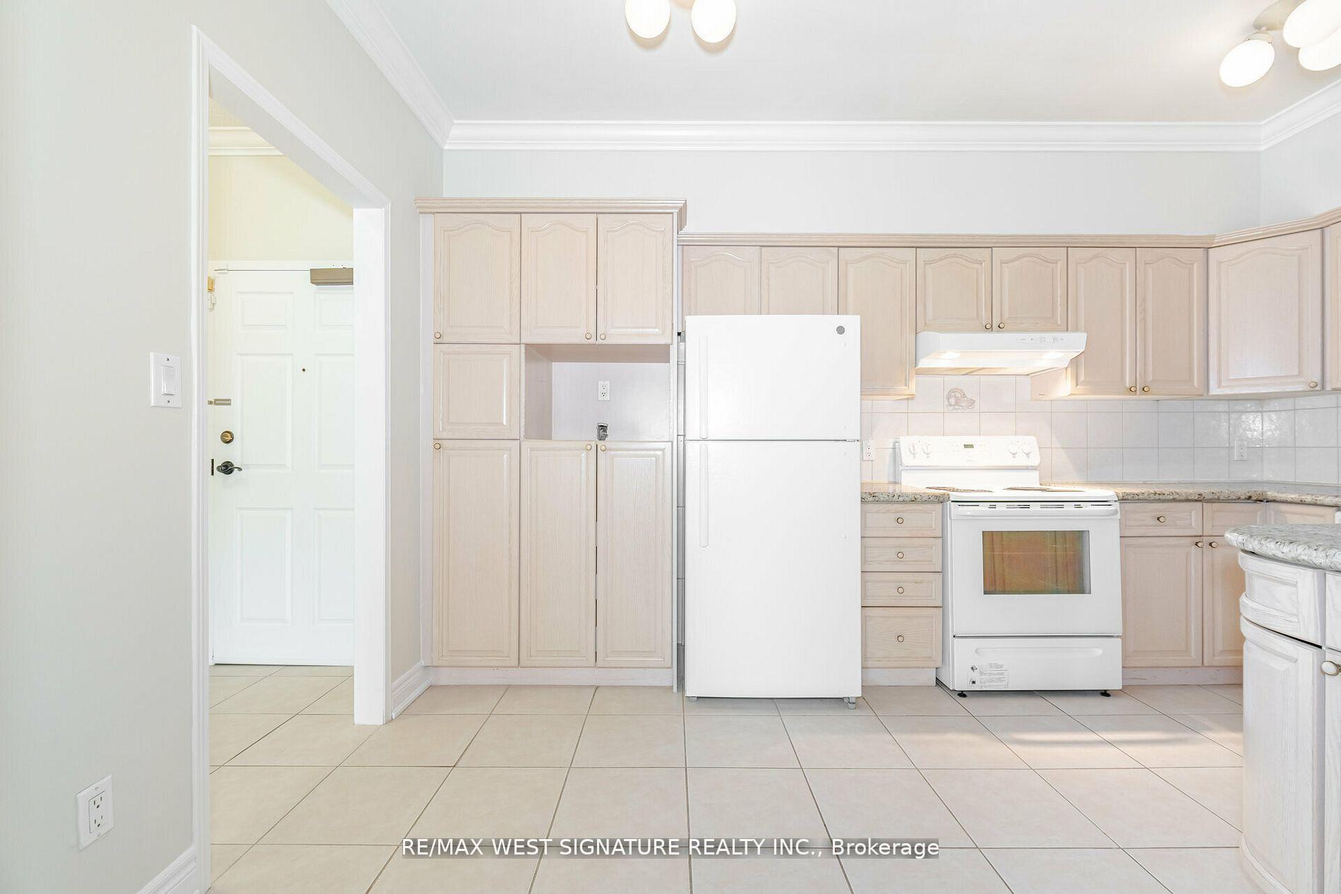2 Bedrooms Condo at 75 Treelawn,  Vaughan For sale