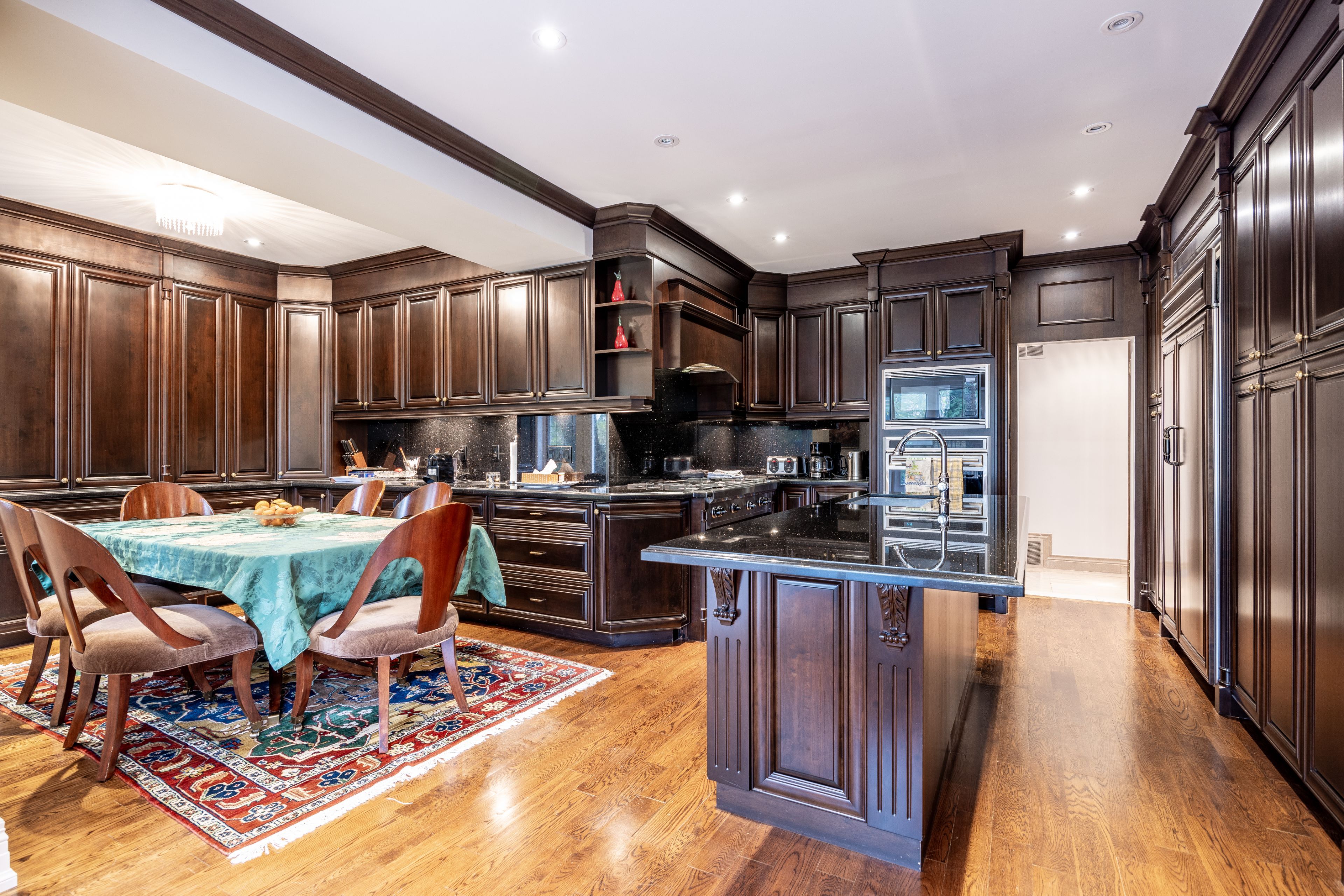 6 Versailles Court