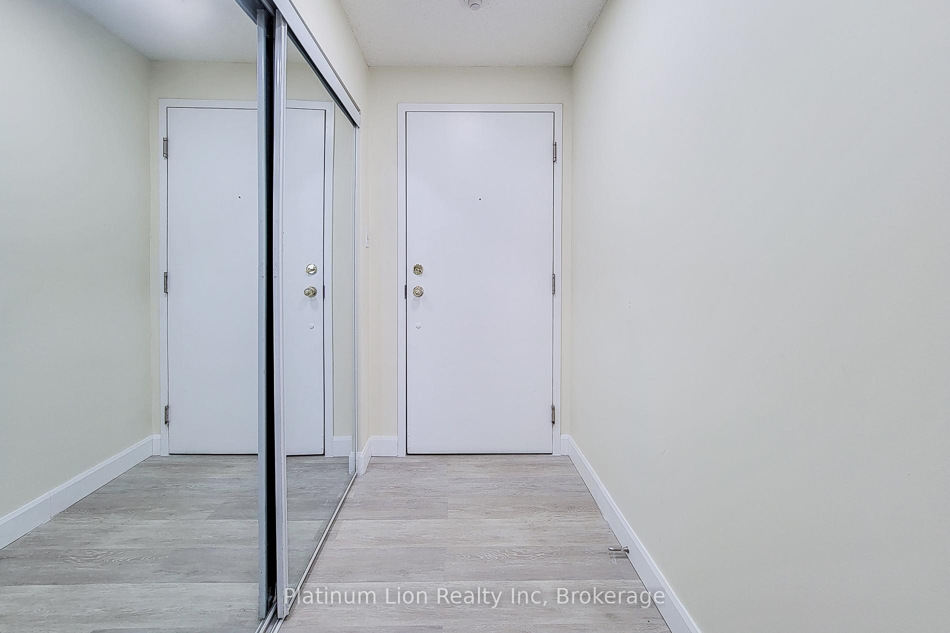2 Bedrooms Condo at 135 James,  Hamilton For sale
