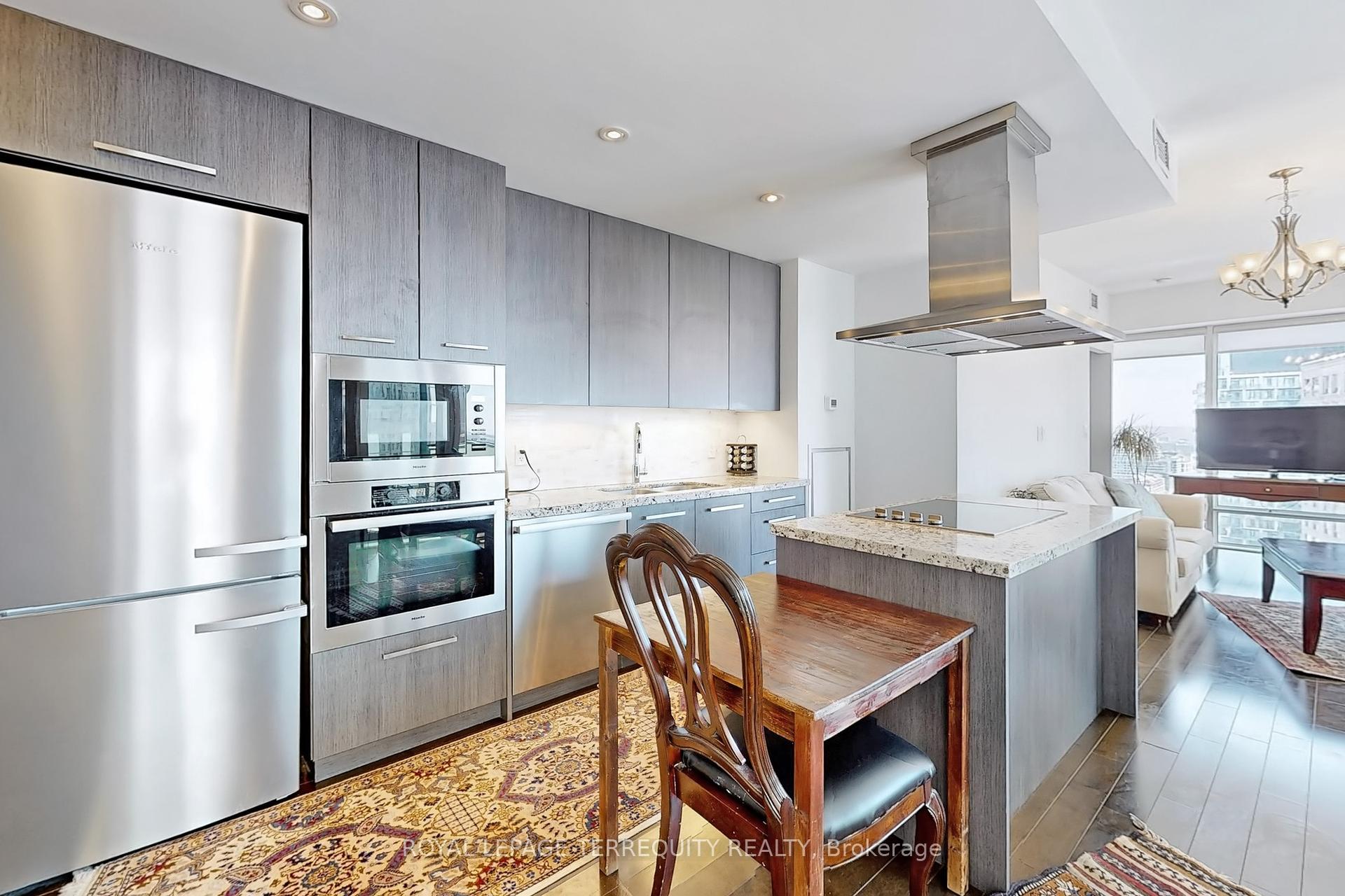2 Bedrooms Condo at 8 The Esplanade, Toronto For sale