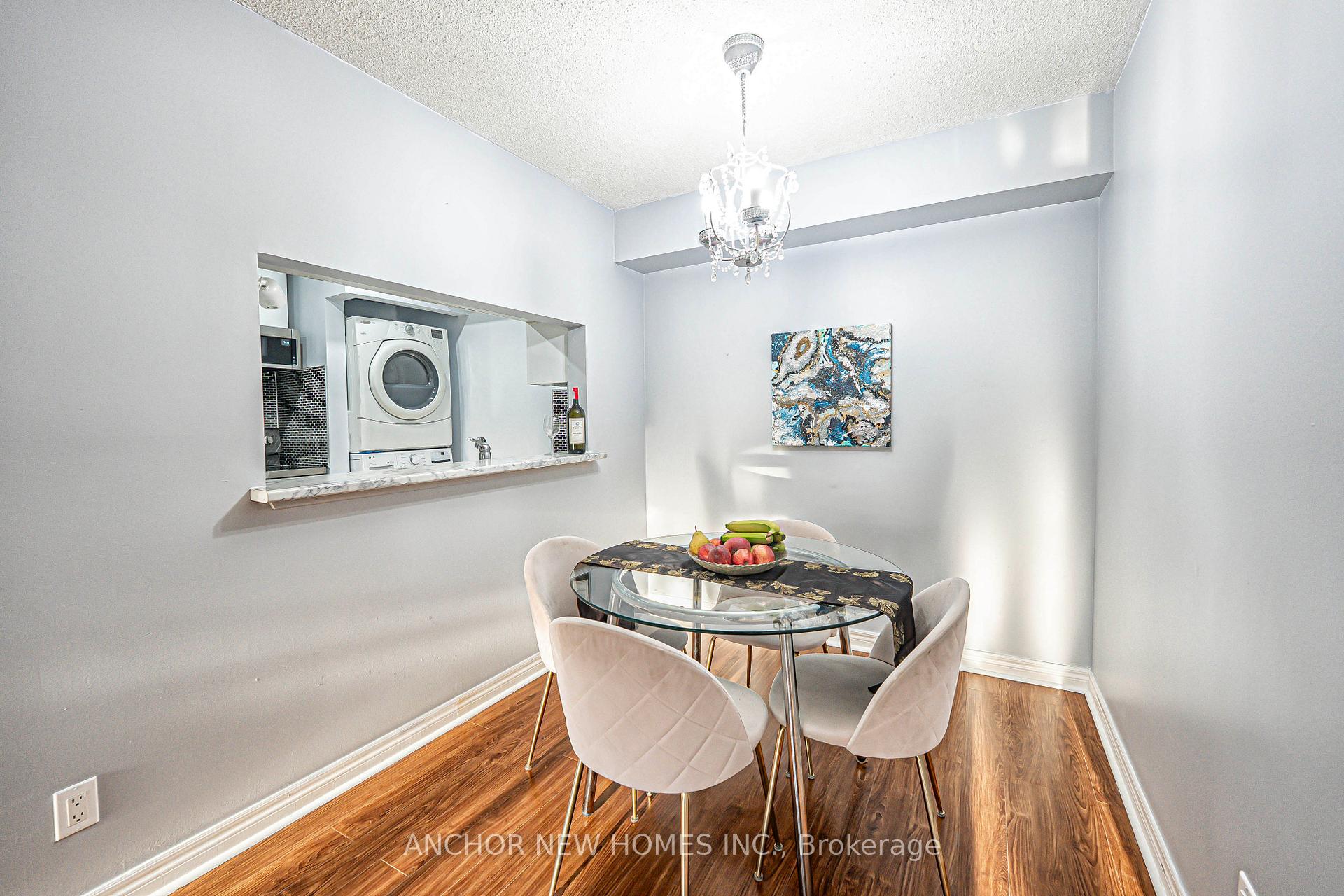 2 Bedrooms Condo at 65 Trailwood,  Mississauga For sale