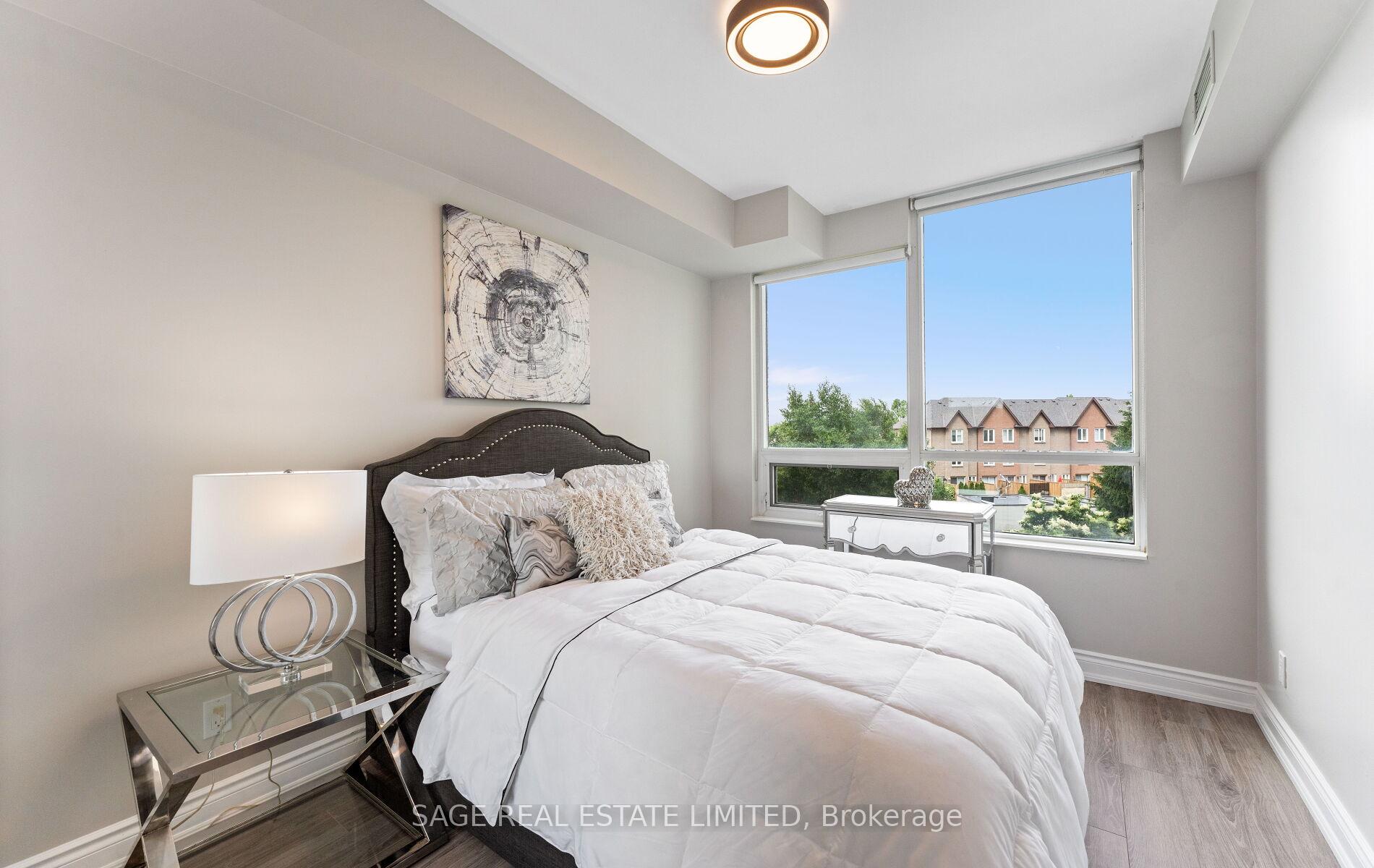 2 Bedrooms Condo at 88 Promenade, Vaughan For sale