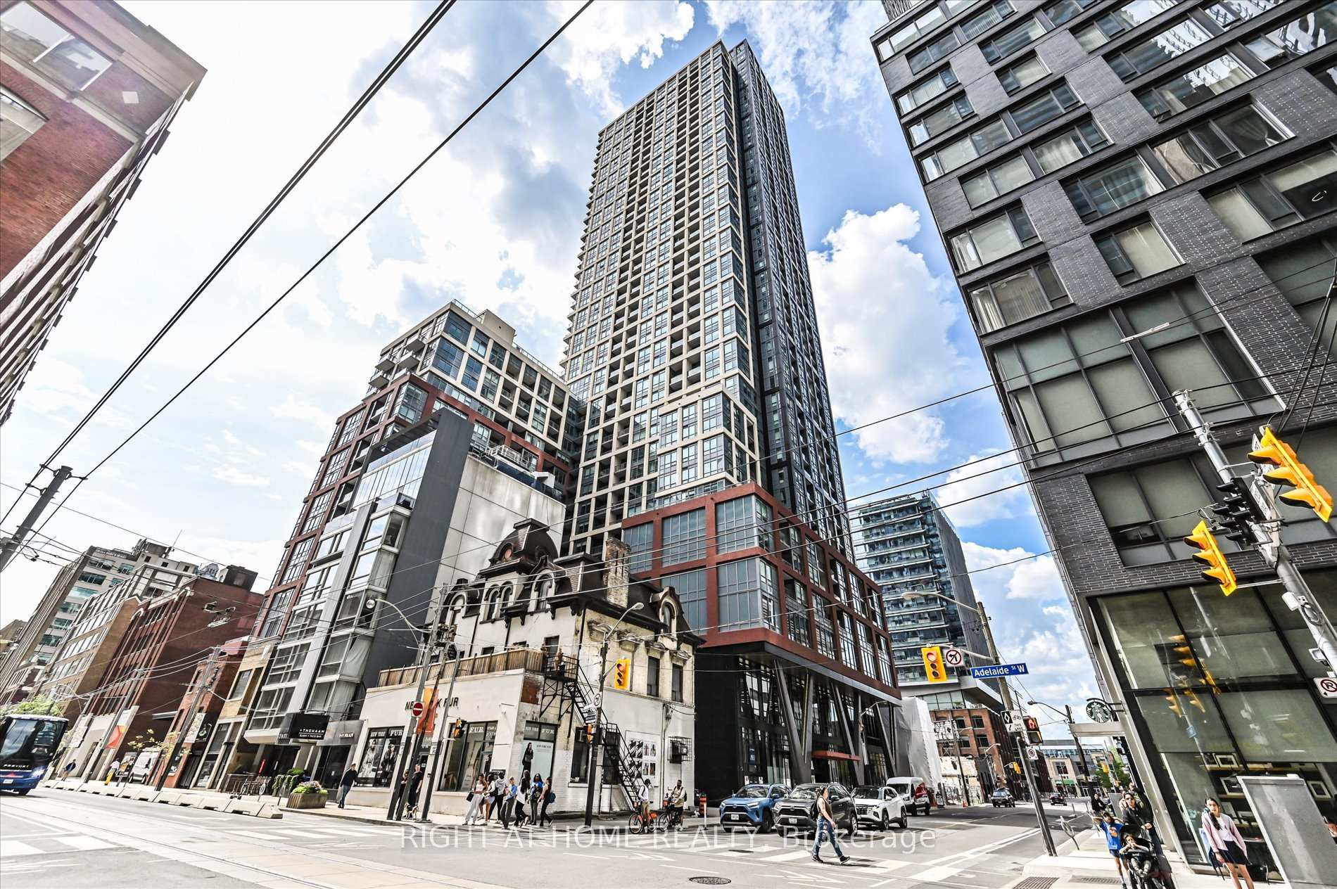 3 Bedrooms Condo at 108 Peter, Toronto For sale