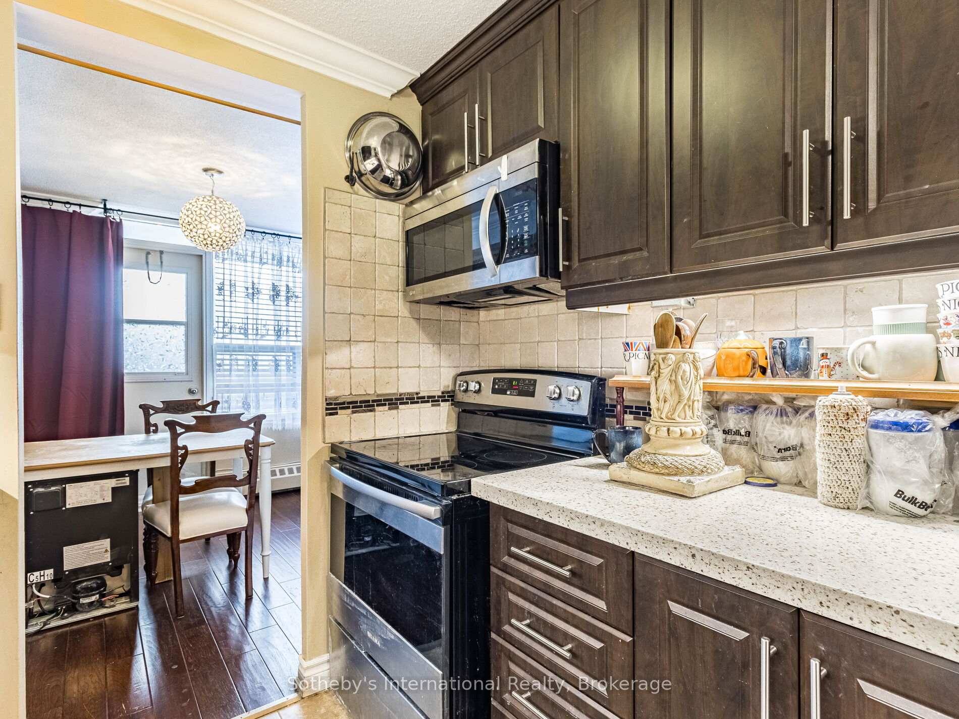 3 Bedrooms Condo at 3120 Kirwin,  Mississauga For sale