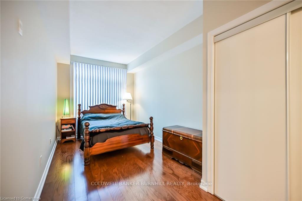 2 Bedrooms Condo at 396 Plains,  Burlington For sale
