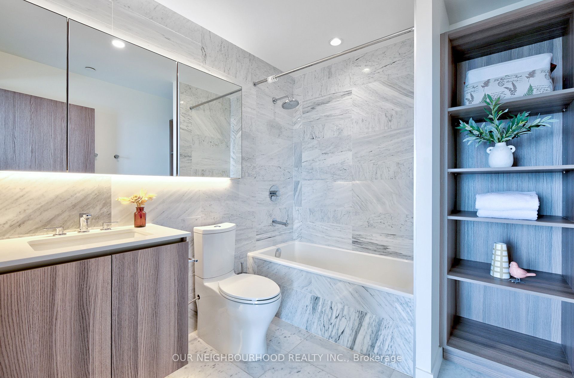 19 Bathurst Street, #2111