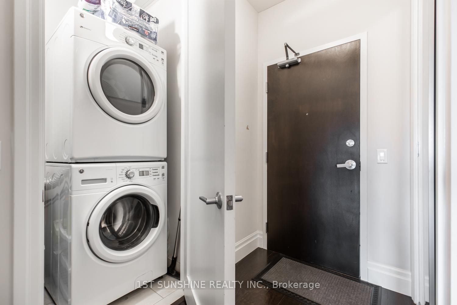 2 Bedrooms Condo at 112 King, Hamilton For sale