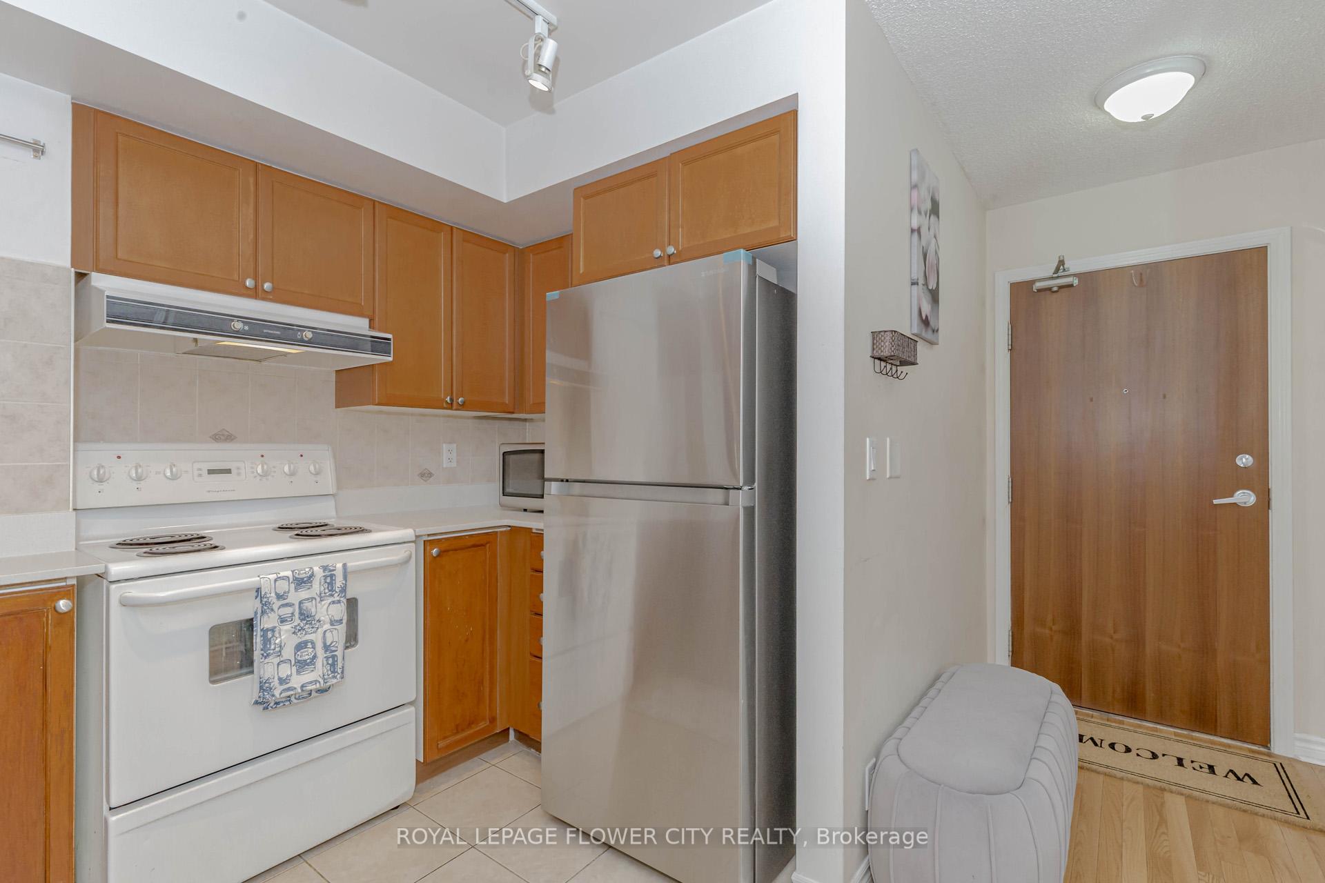 2 Bedrooms Condo at 1 Elm,  Mississauga For sale