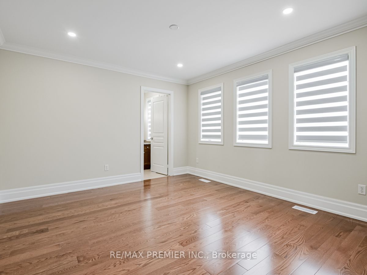 37 Colombo Crescent