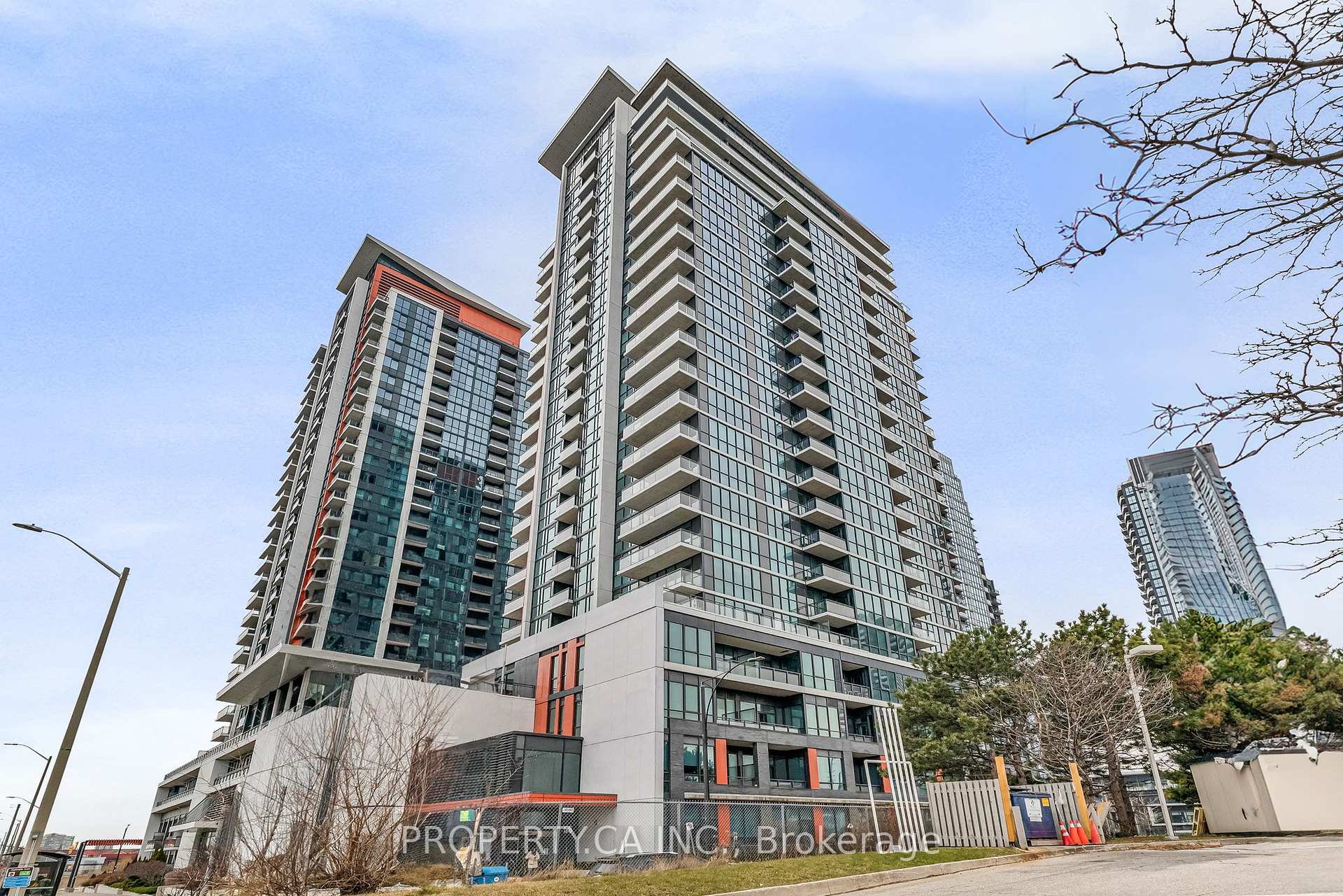 2 Bedrooms Condo at 55 Eglinton, Mississauga For sale