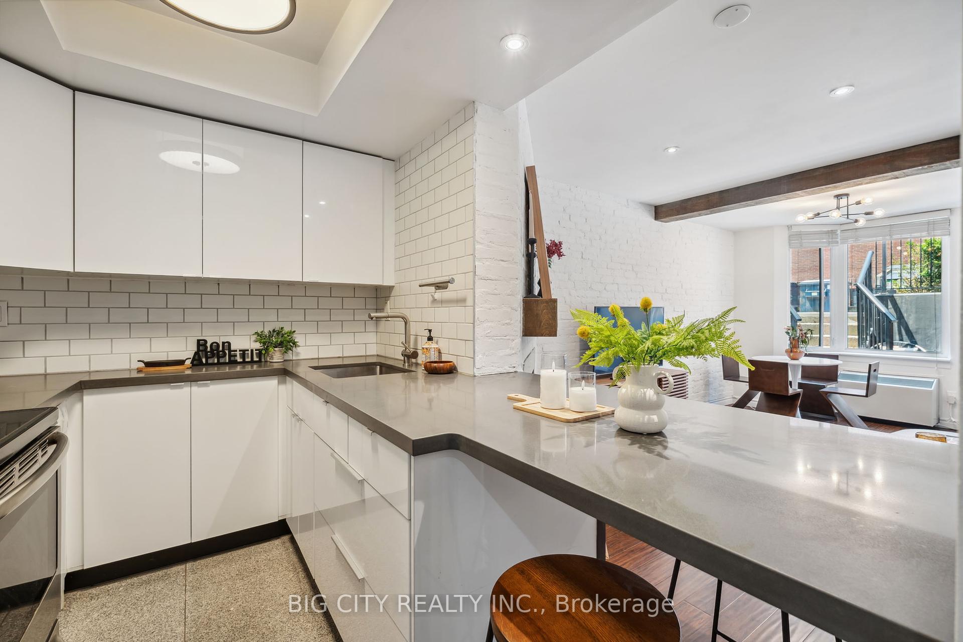 1 Bedroom Condo at 570 Wellington, Toronto For sale