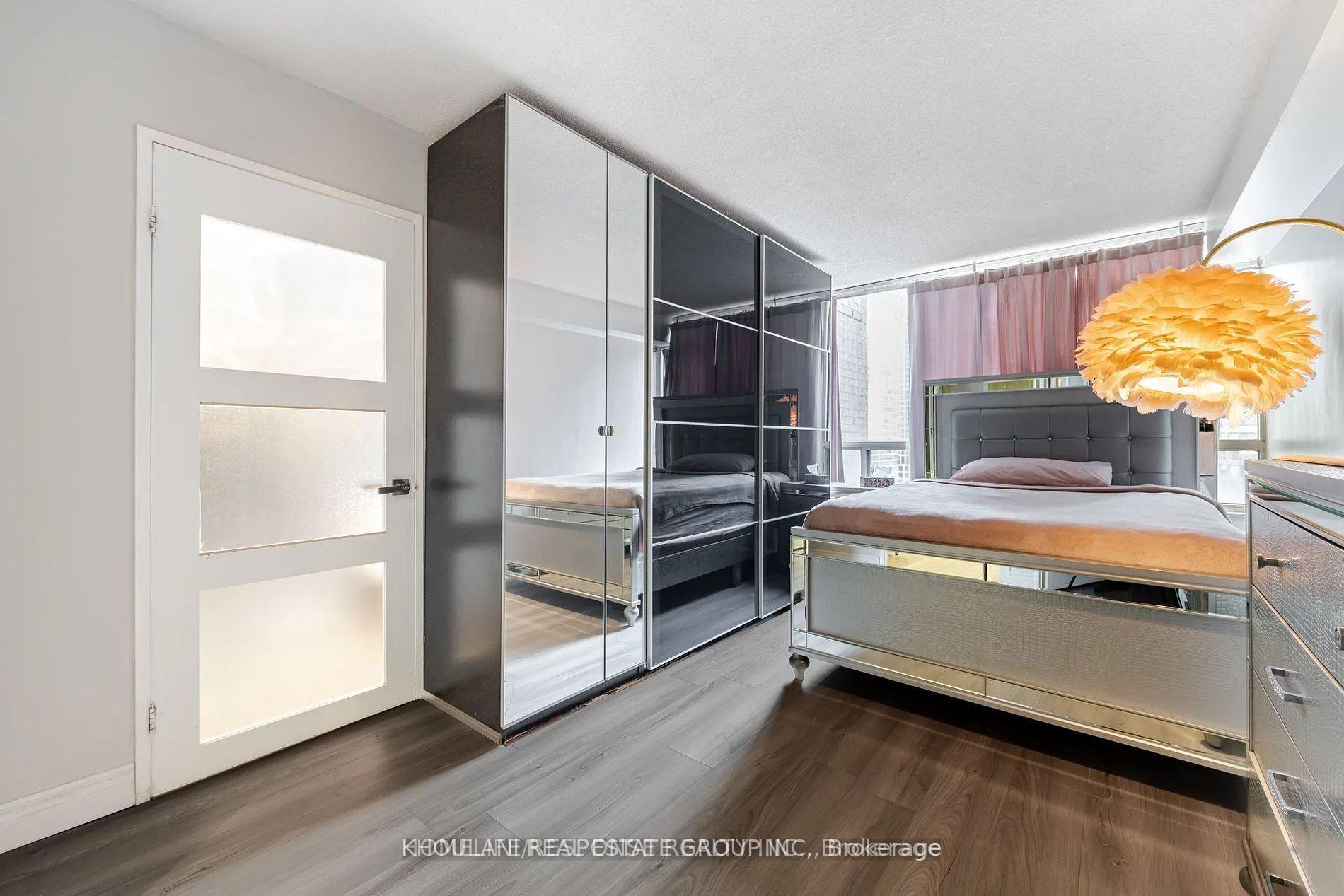 3 Bedrooms Condo at 265 ENFIELD, Mississauga For sale