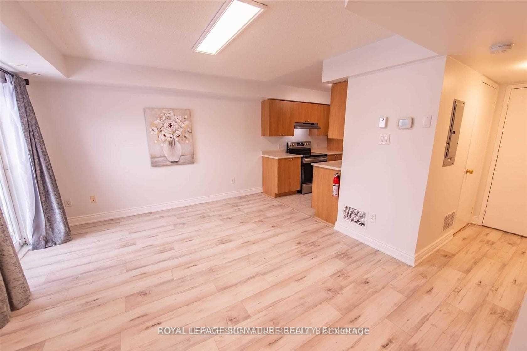 2 Bedrooms Condo at 4975 Southampton, Mississauga For sale