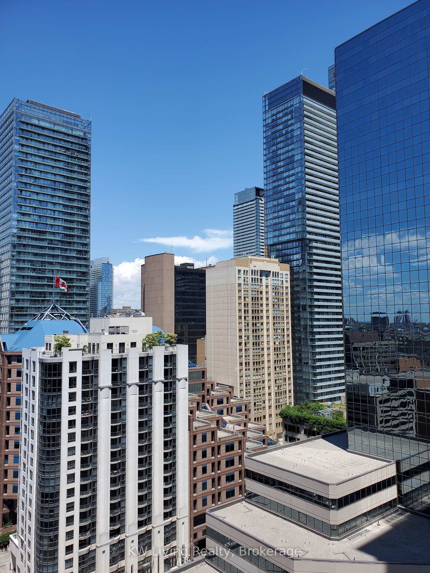 2 Bedrooms Condo at 770 Bay, Toronto For sale
