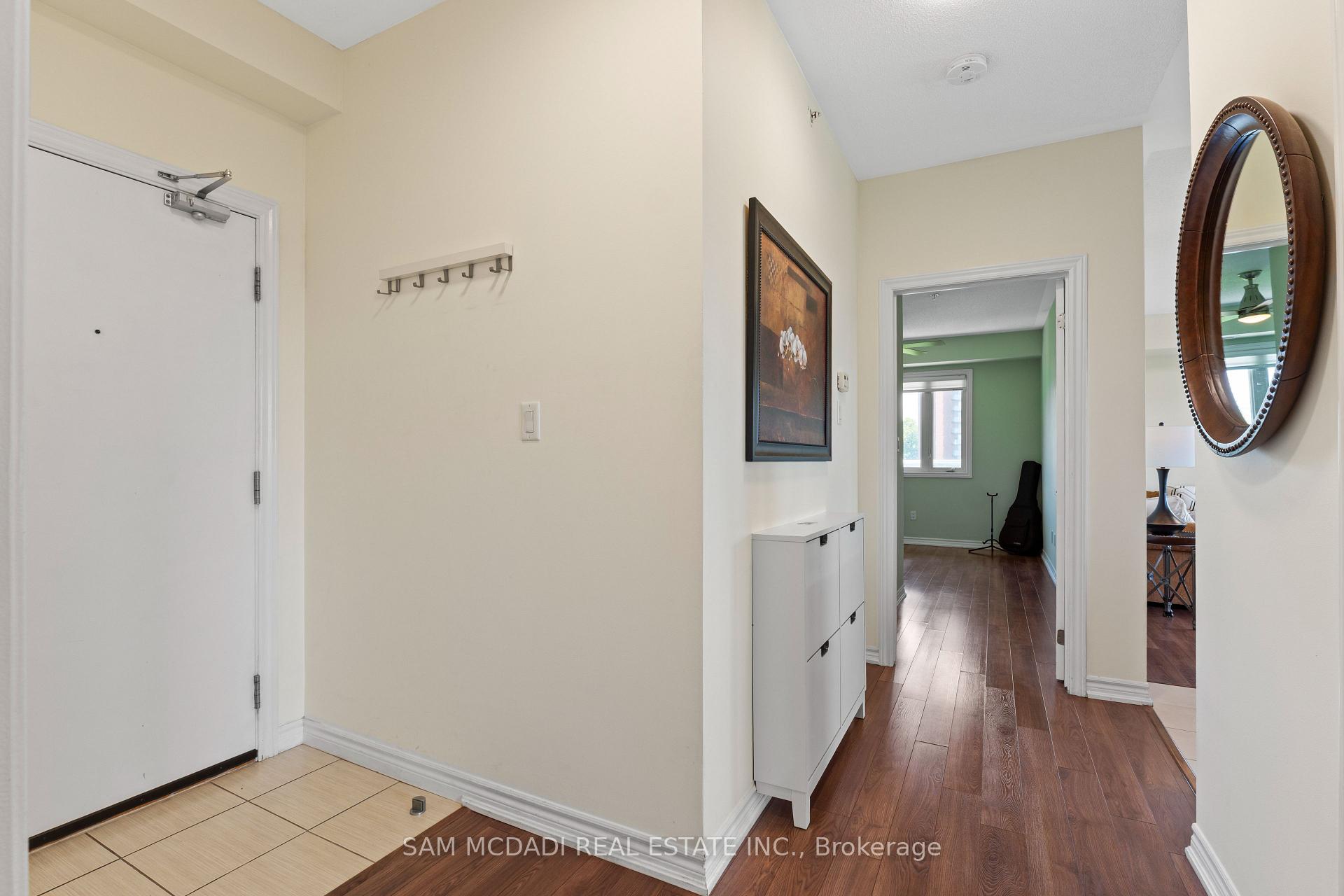 2 Bedrooms Condo at 570 Lolita, Mississauga For sale
