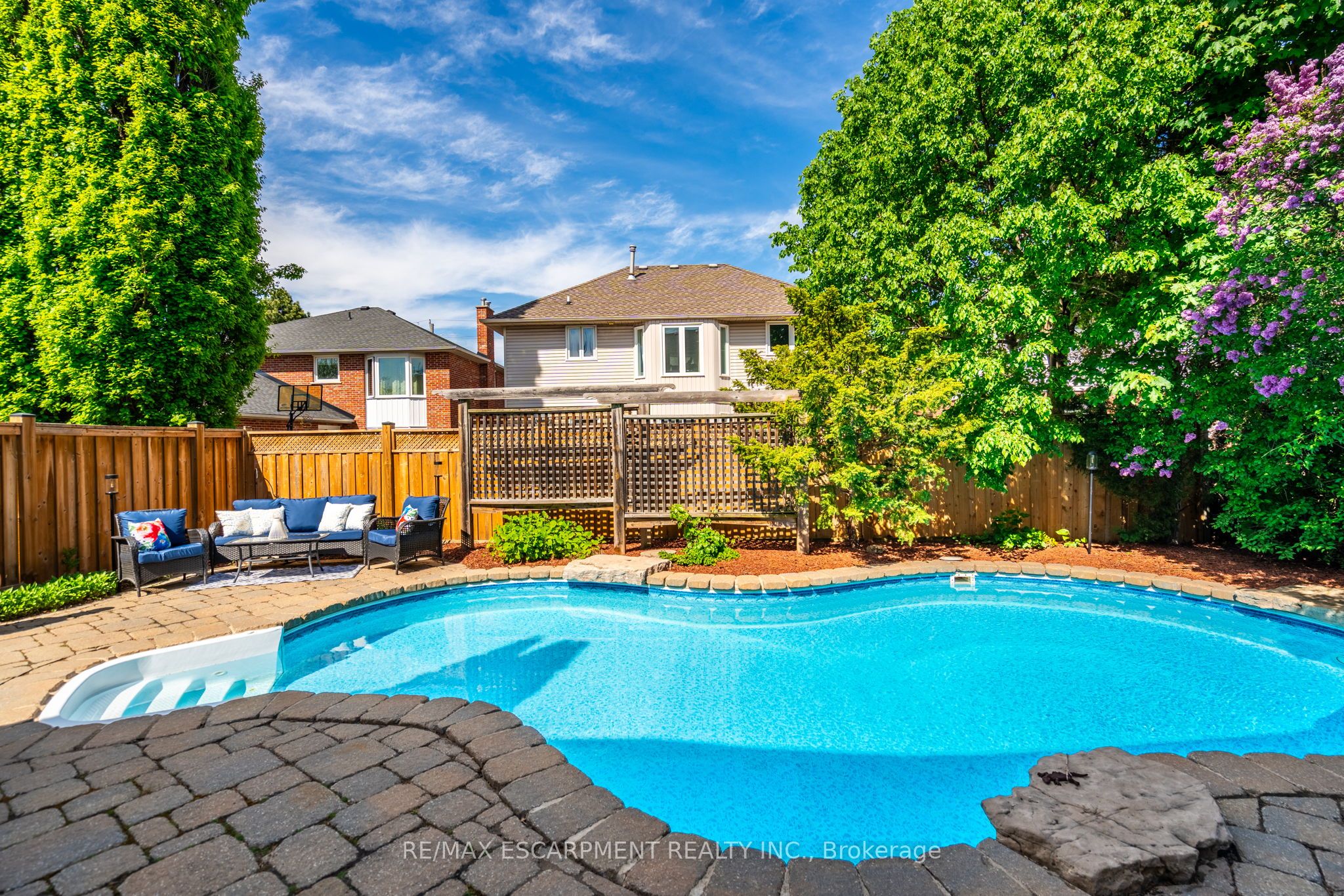 2431 Baxter Crescent