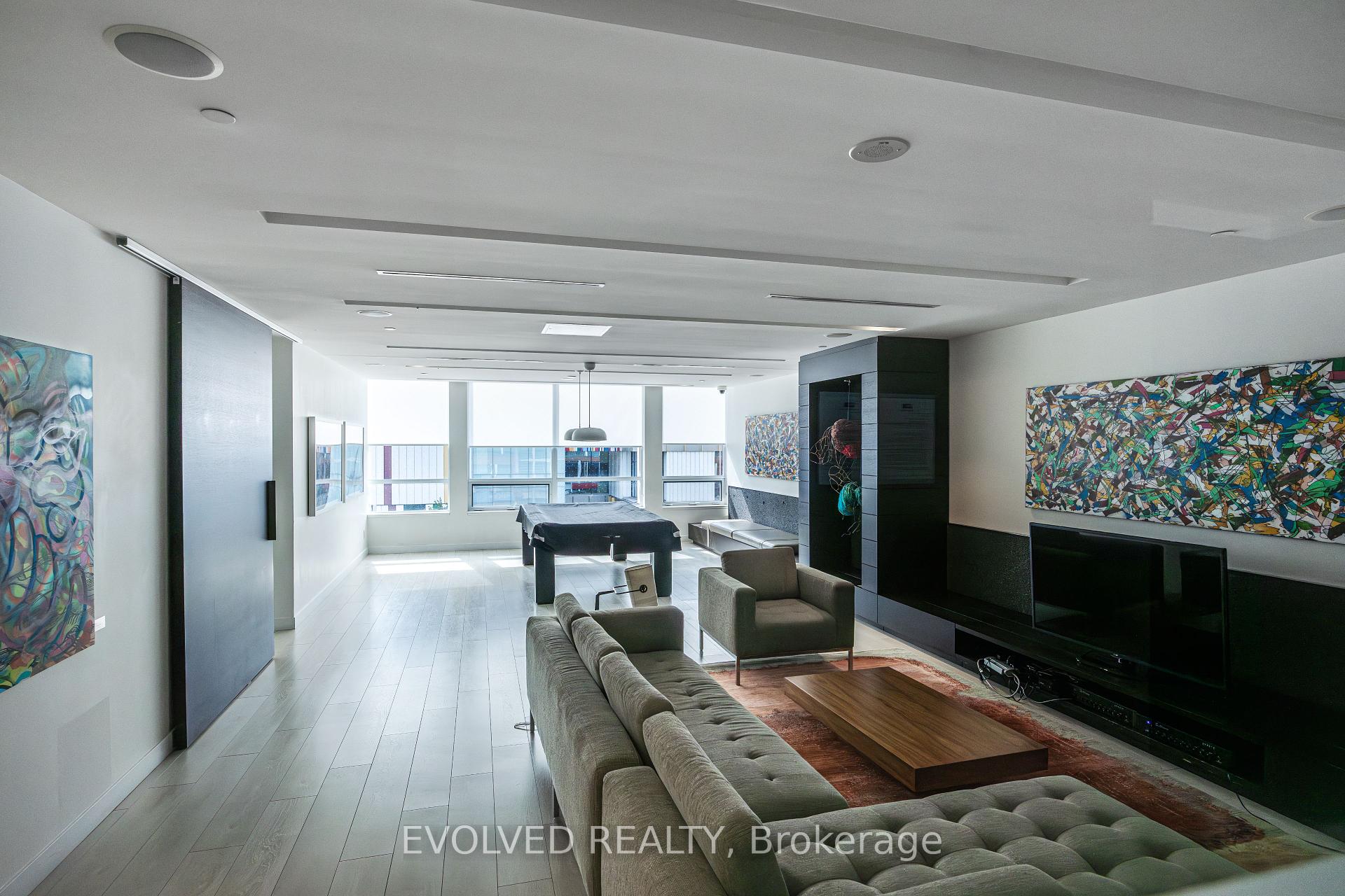 2 Bedrooms Condo at 55 Regent Park,  Toronto For sale