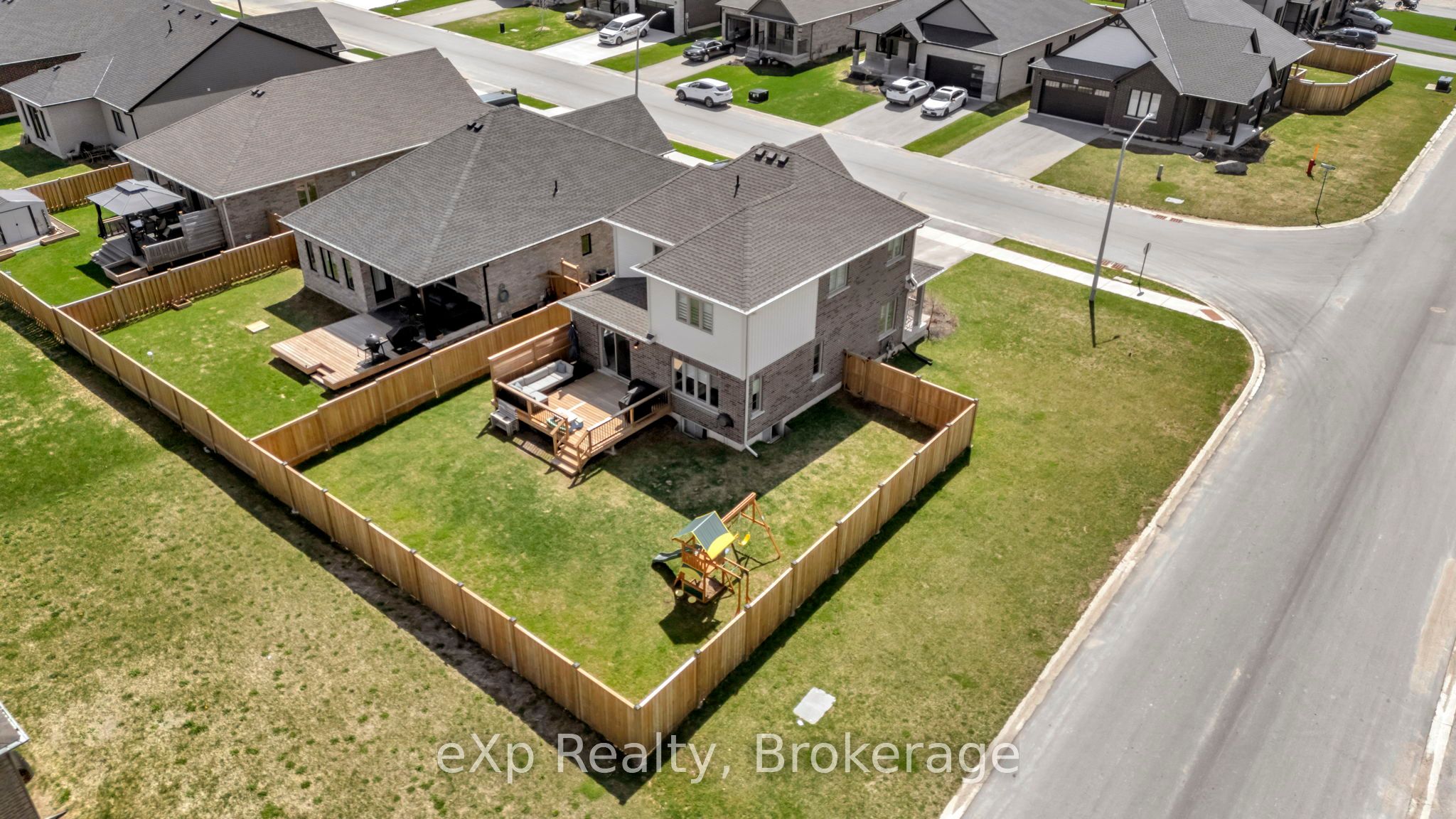 100 EMERSON Way, West Grey, ON N0G 1R0