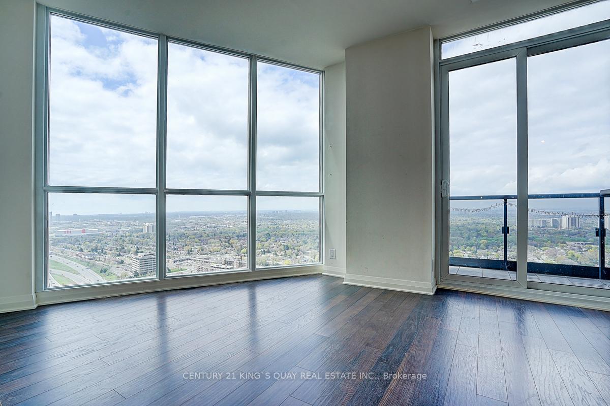 2 Bedrooms Condo at 5 Valhalla Inn, Toronto For sale