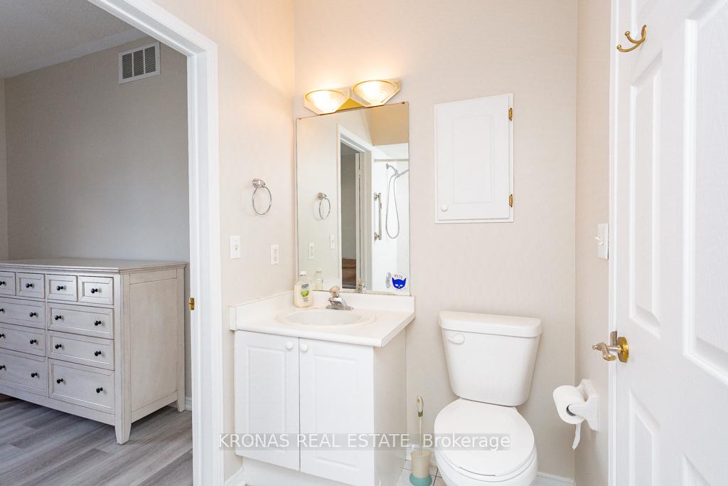 2 Bedrooms Condo at 143 Silverbirch,  Hamilton For sale