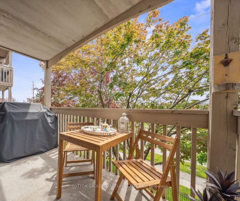 2 Bedrooms Condo at 4003 Kilmer, Burlington For sale