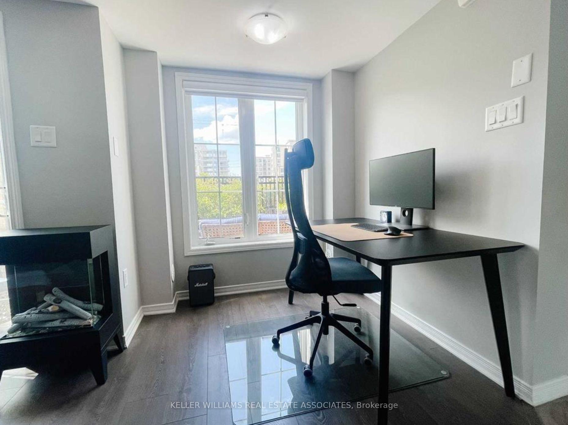 3 Bedrooms Condo at 2441 Greenwich, Oakville For sale