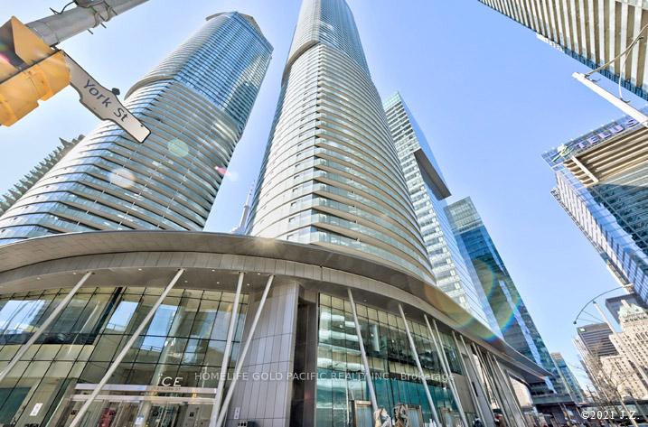 3 Bedrooms Condo at 14 York, Toronto For sale