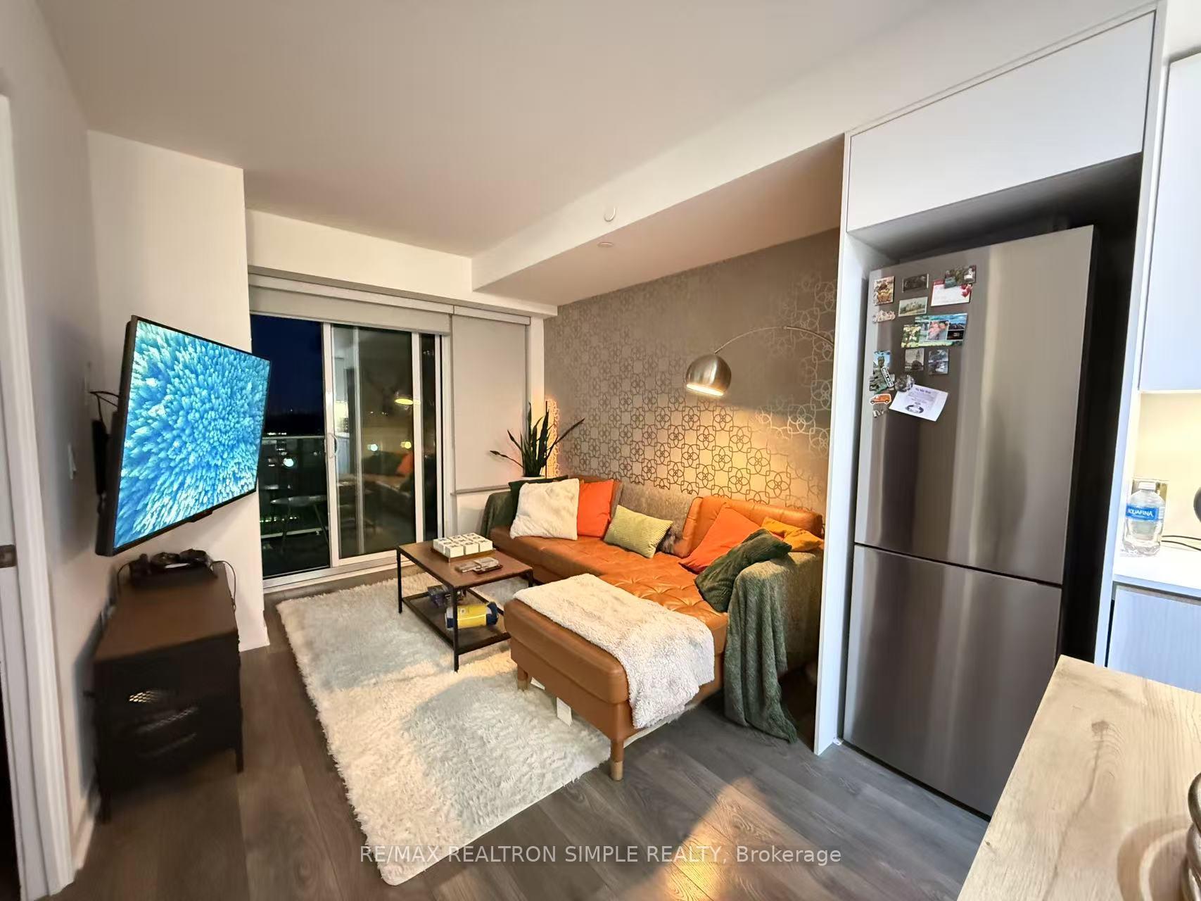 2 Bedrooms Condo at 99 Broadway, Toronto For sale