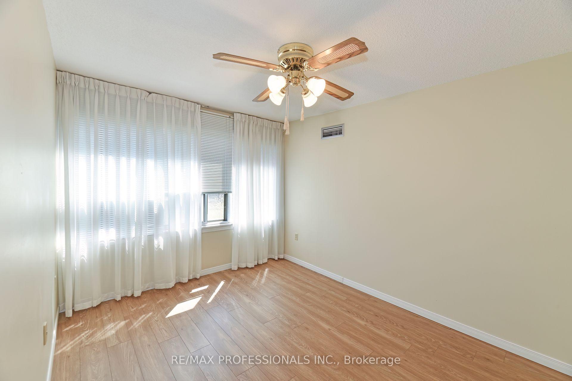 3 Bedrooms Condo at 475 The West Mall, Toronto For sale