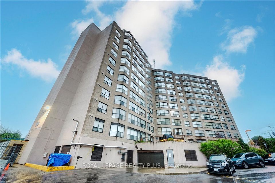 #304 - 250 Davis Drive, Newmarket, ON L3Y 7T7