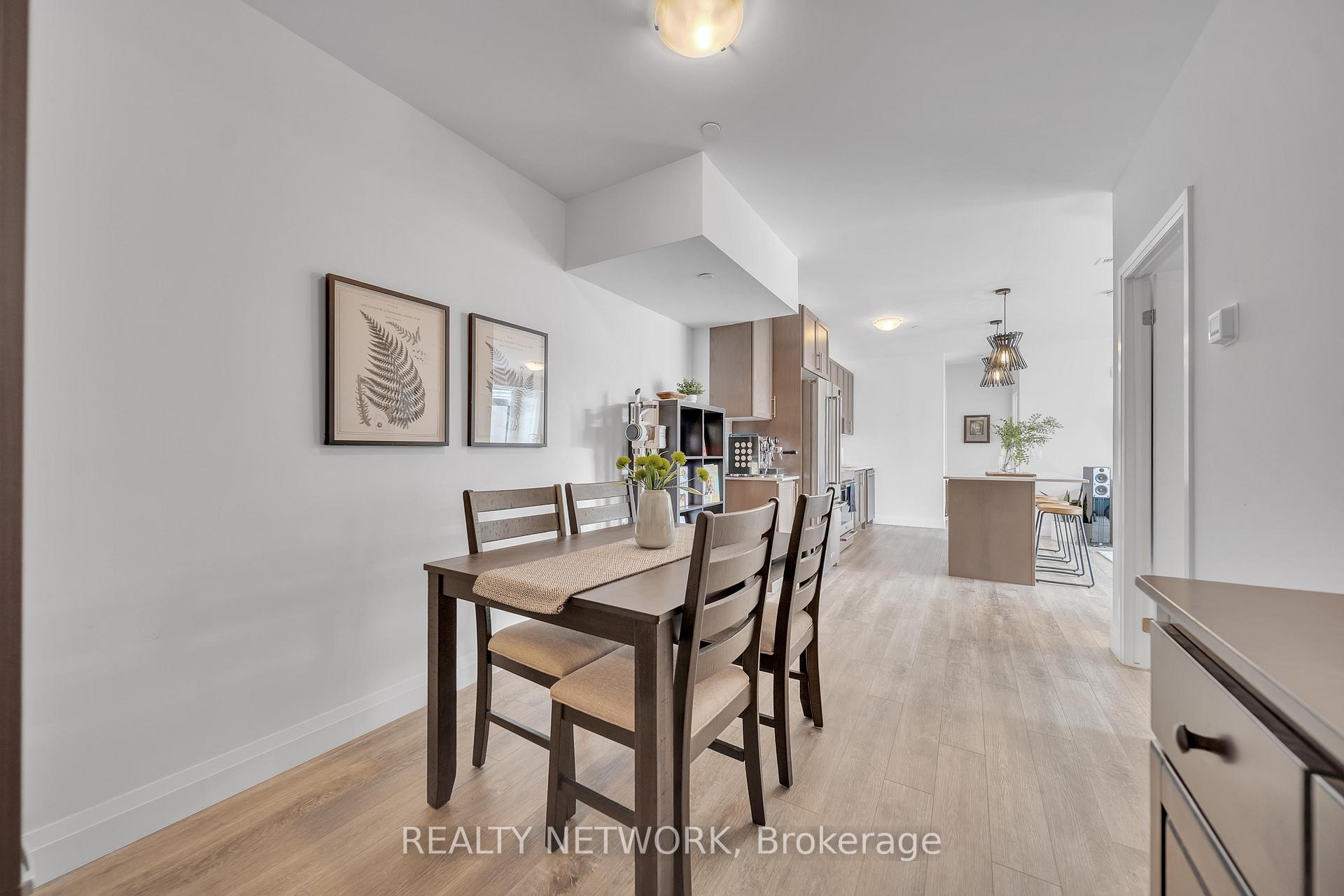 2 Bedrooms Condo at 1 Redfern, Hamilton For sale
