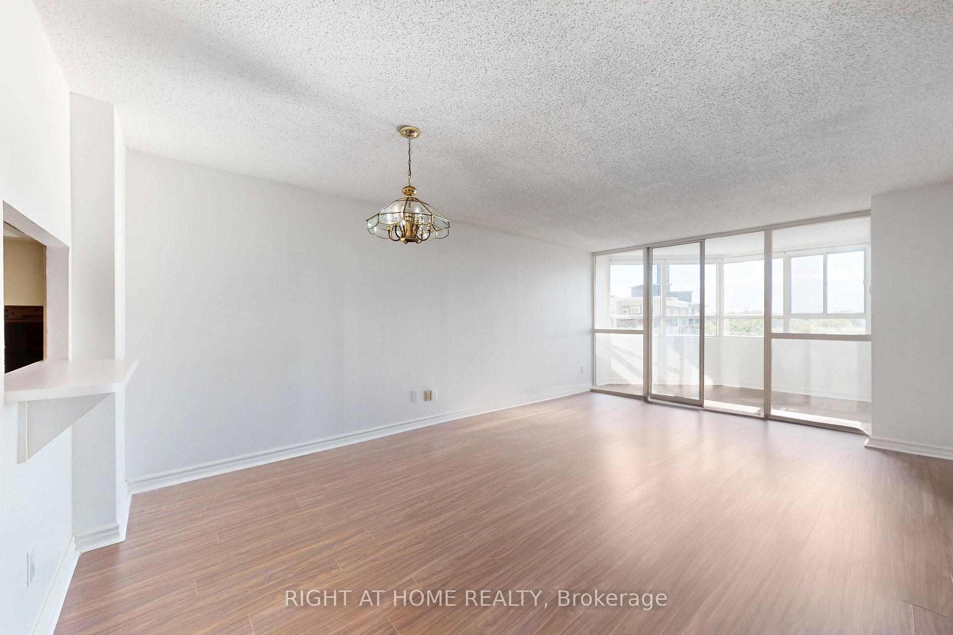 3 Bedrooms Condo at 4 Park Vista, Toronto For sale