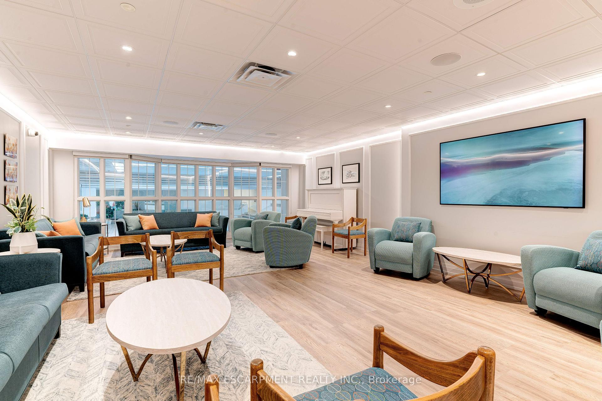 3 Bedrooms Condo at 2175 Marine, Oakville For sale