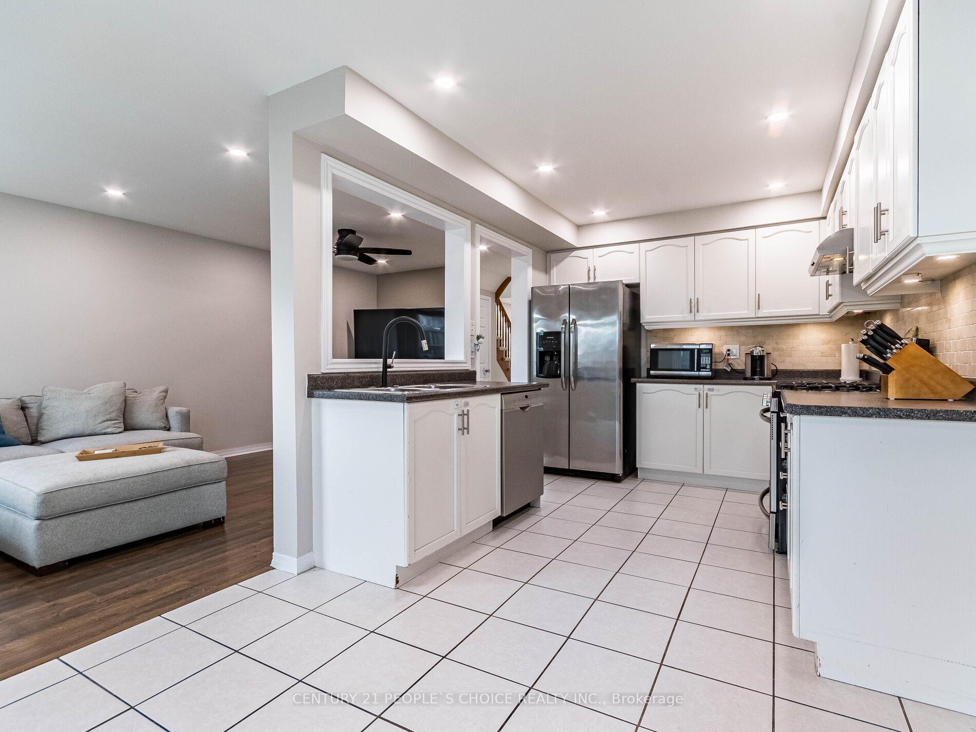 3 Bedrooms Condo at 485 Green,  Hamilton For sale