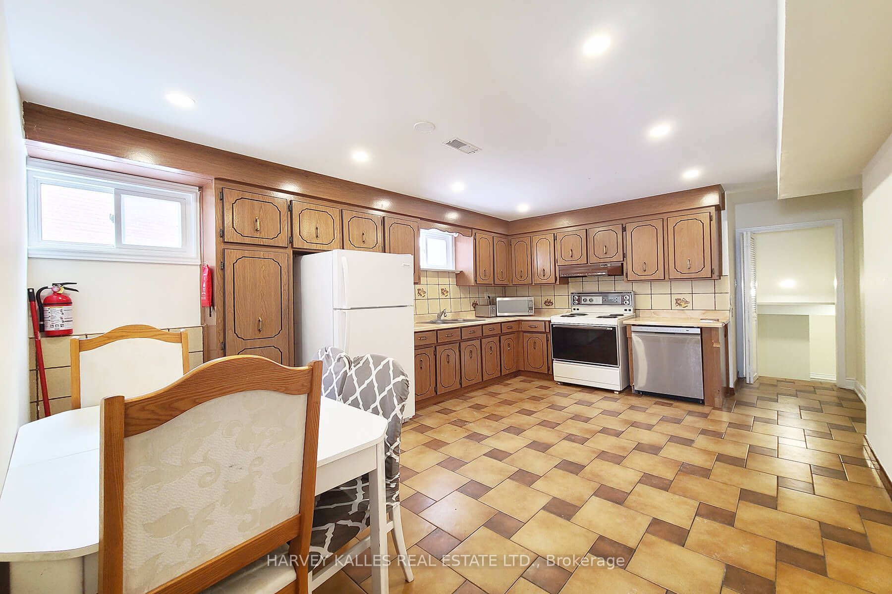 99 Stilecroft Drive Lower
