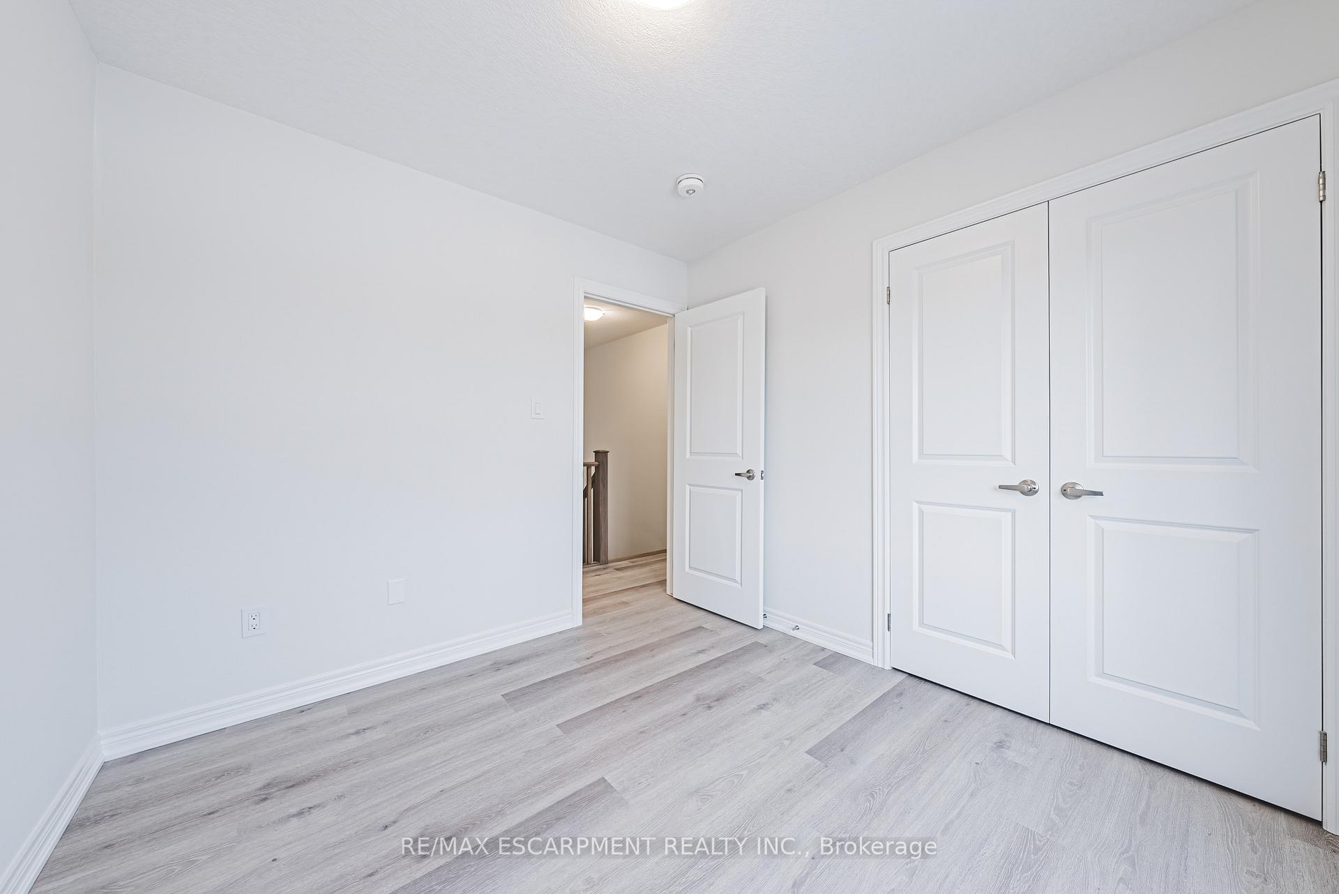 3 Bedrooms Condo at 55 Dryden,  Hamilton For sale