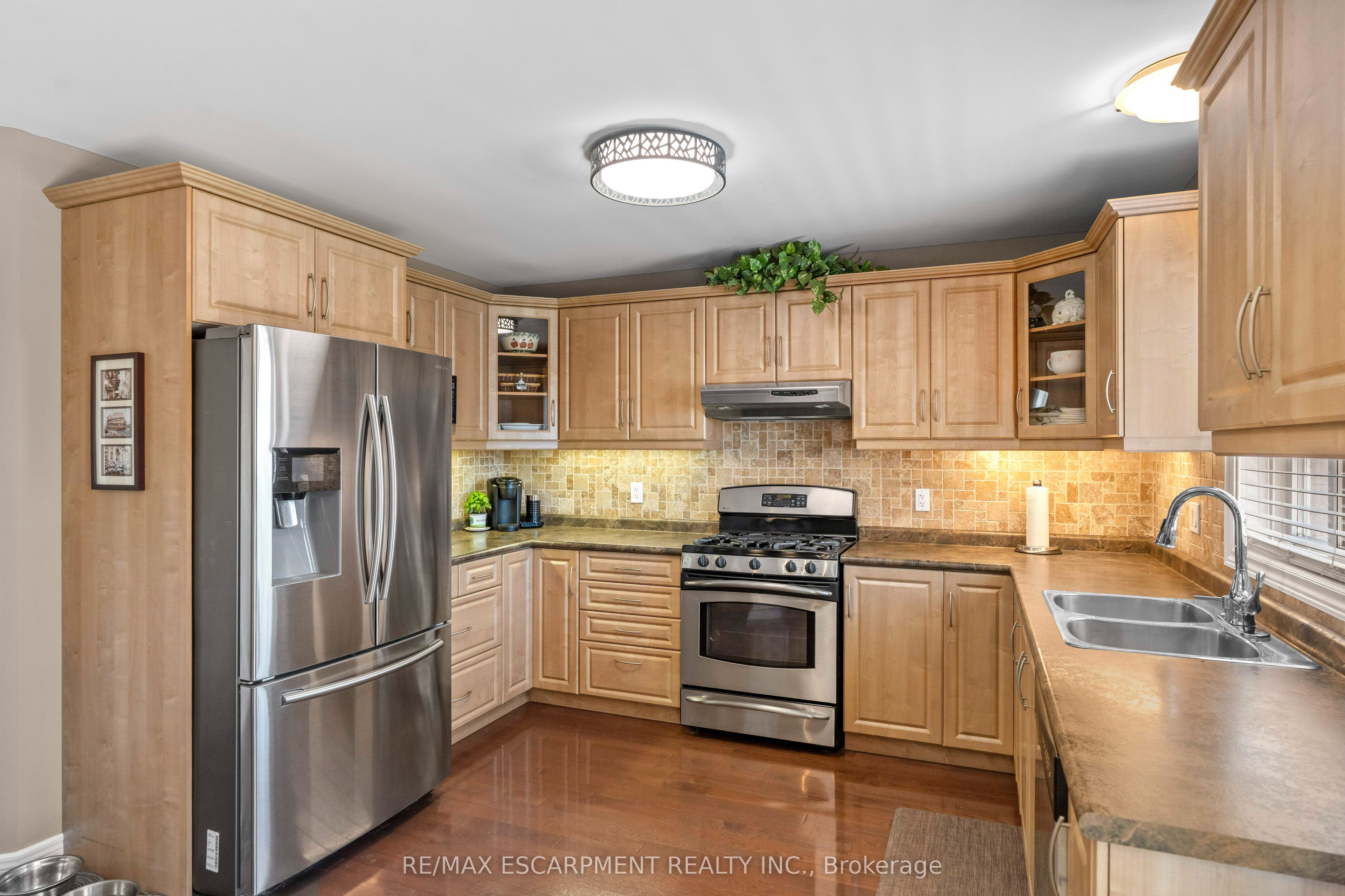 28 Edgecroft Crescent