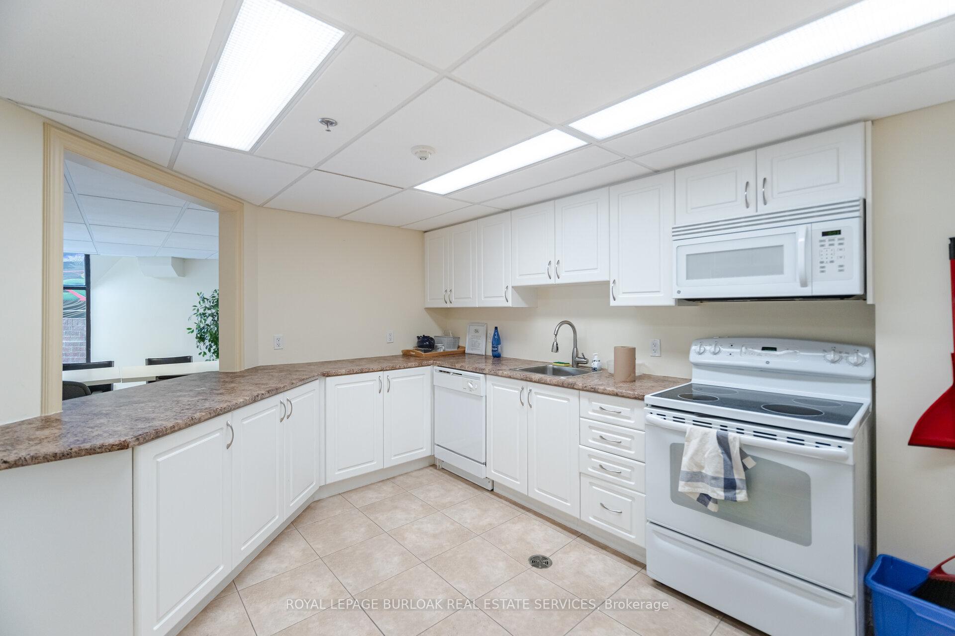 2 Bedrooms Condo at 1230 Marlborough, Oakville For sale