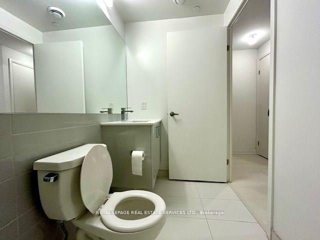 3 Bedrooms Condo at 10 Gibbs, Toronto For sale